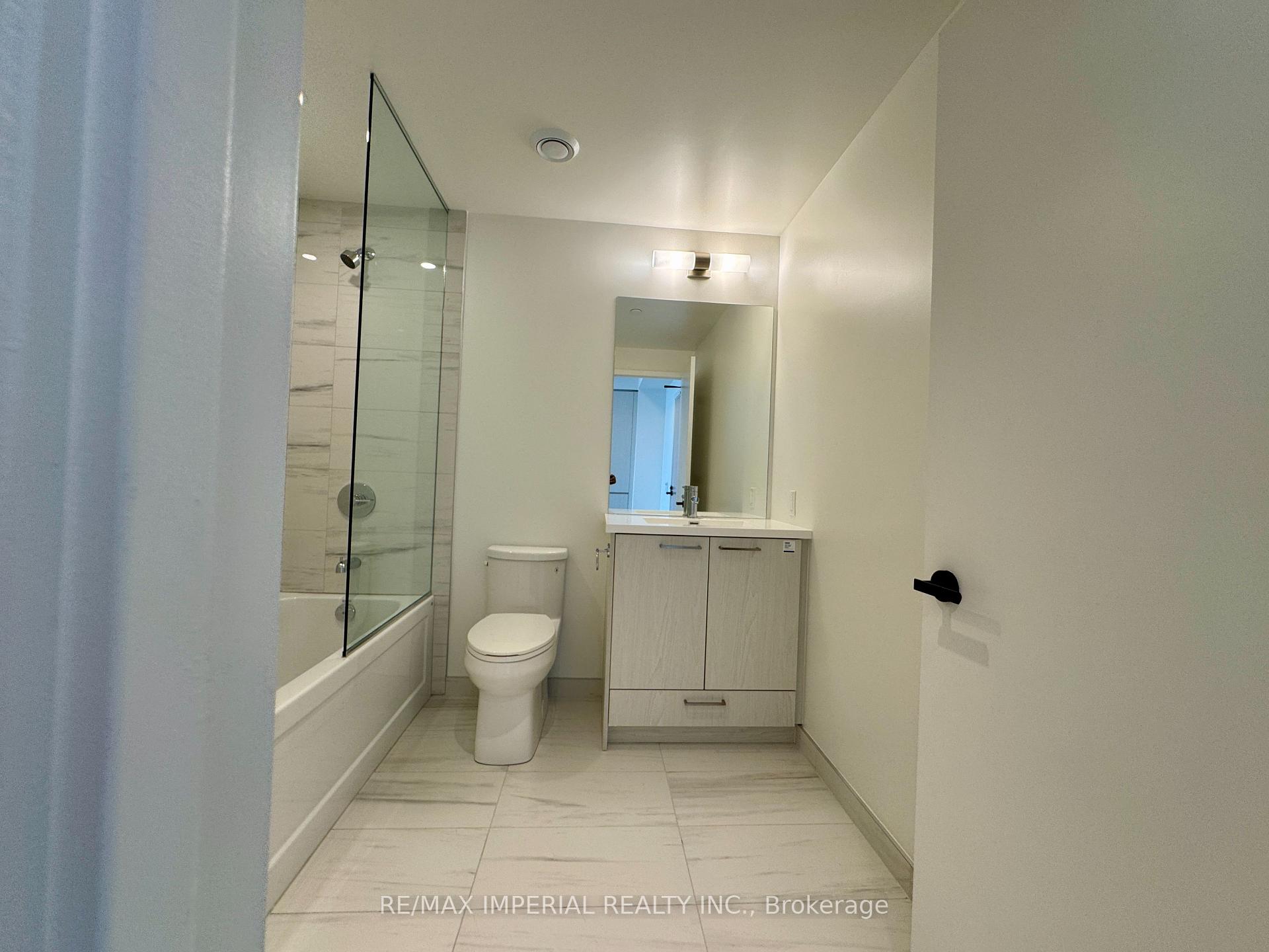 Photo 8 of Unit 811, 28 Interchange Way, Vaughan, Vaughan Corporate Centre — HOMEH