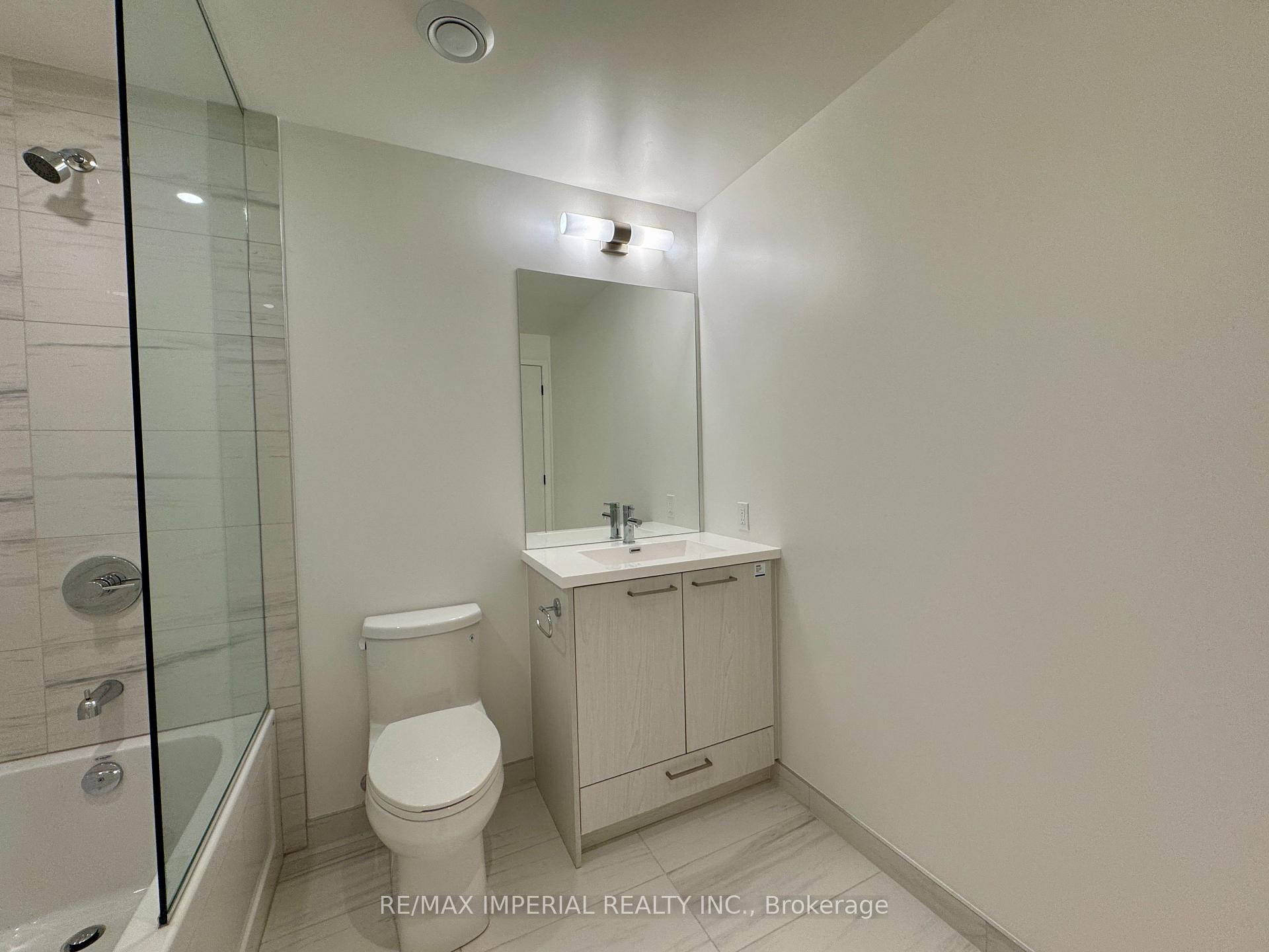 Photo 9 of Unit 811, 28 Interchange Way, Vaughan, Vaughan Corporate Centre — HOMEH