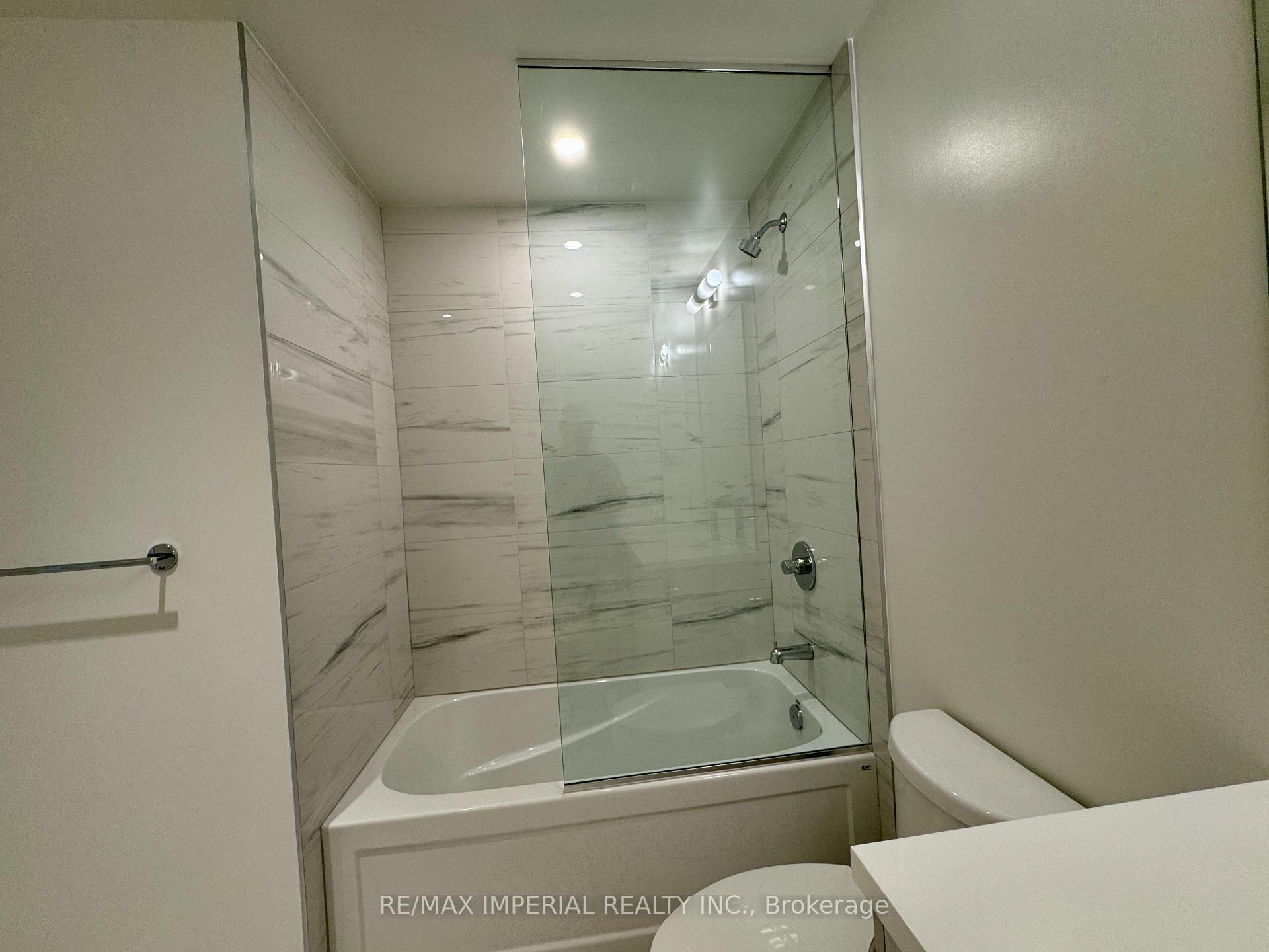Photo 10 of Unit 811, 28 Interchange Way, Vaughan, Vaughan Corporate Centre — HOMEH