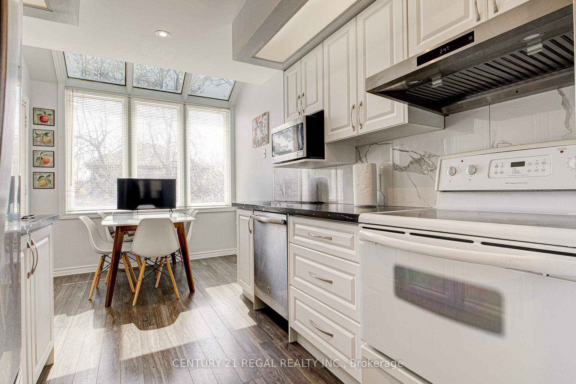 Photo 3 of Unit 15, 310 Christopher Drive, Cambridge, Christopher-Champlain — HOMEH