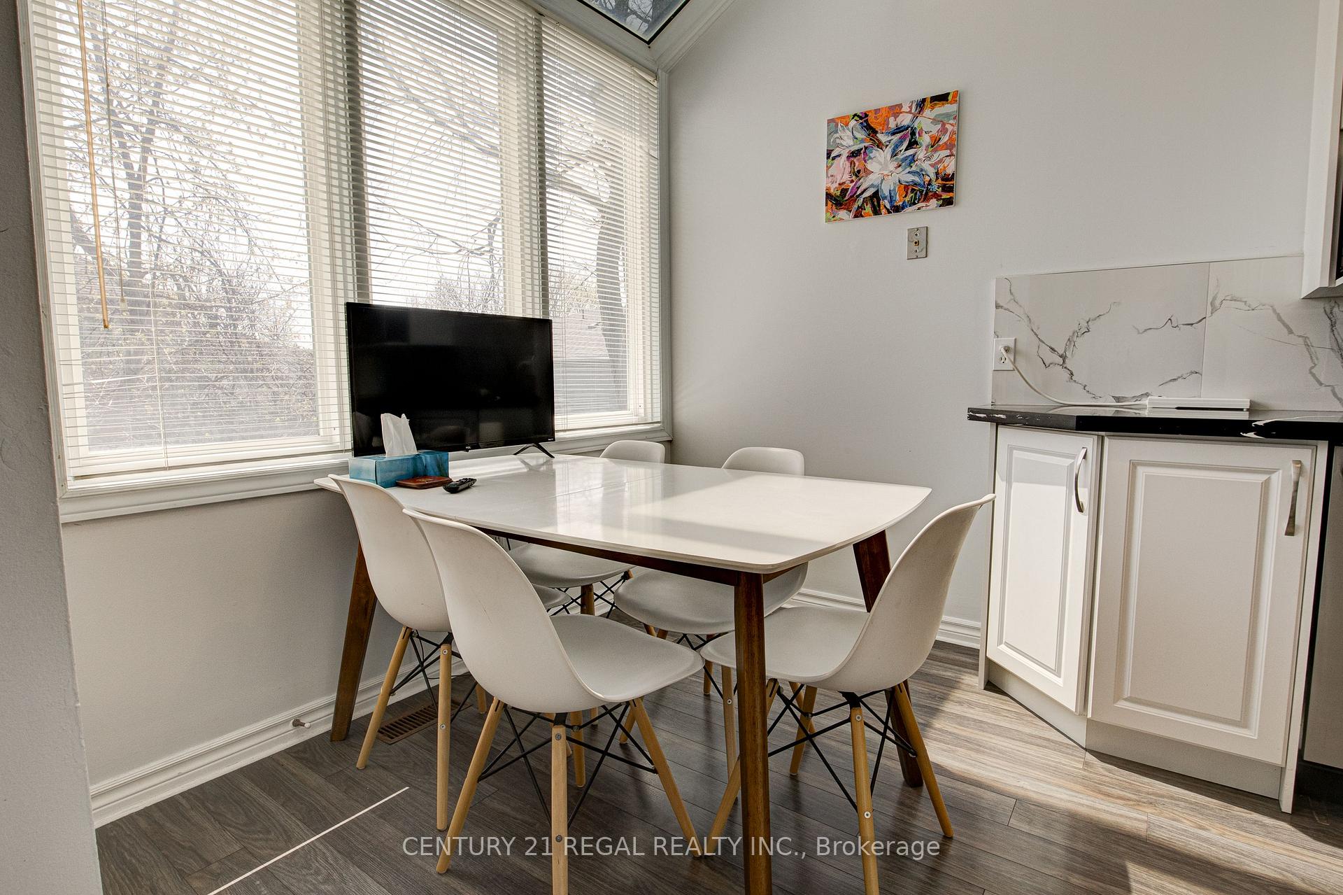 Photo 5 of Unit 15, 310 Christopher Drive, Cambridge, Christopher-Champlain — HOMEH