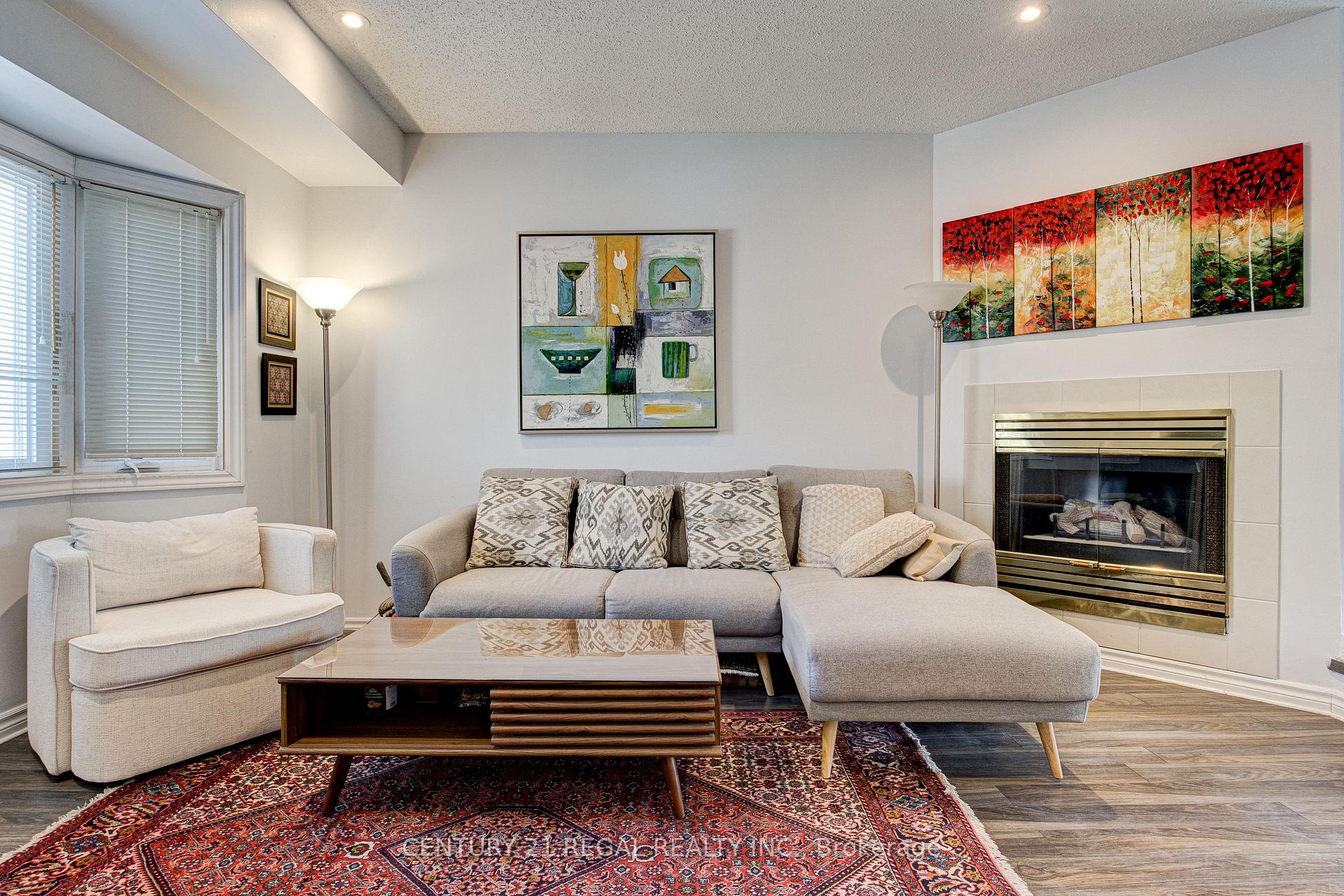 Photo 6 of Unit 15, 310 Christopher Drive, Cambridge, Christopher-Champlain — HOMEH