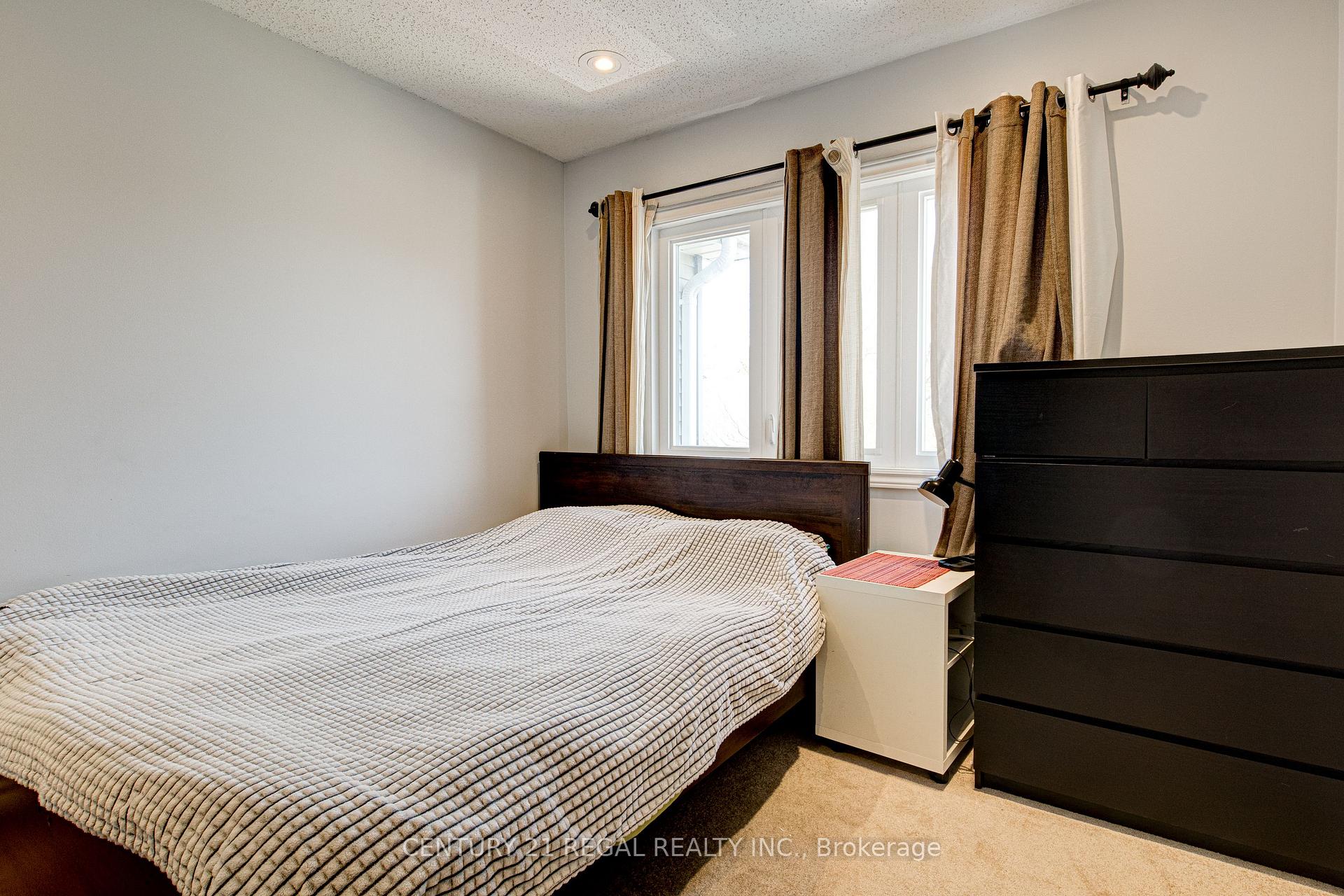 Photo 13 of Unit 15, 310 Christopher Drive, Cambridge, Christopher-Champlain — HOMEH