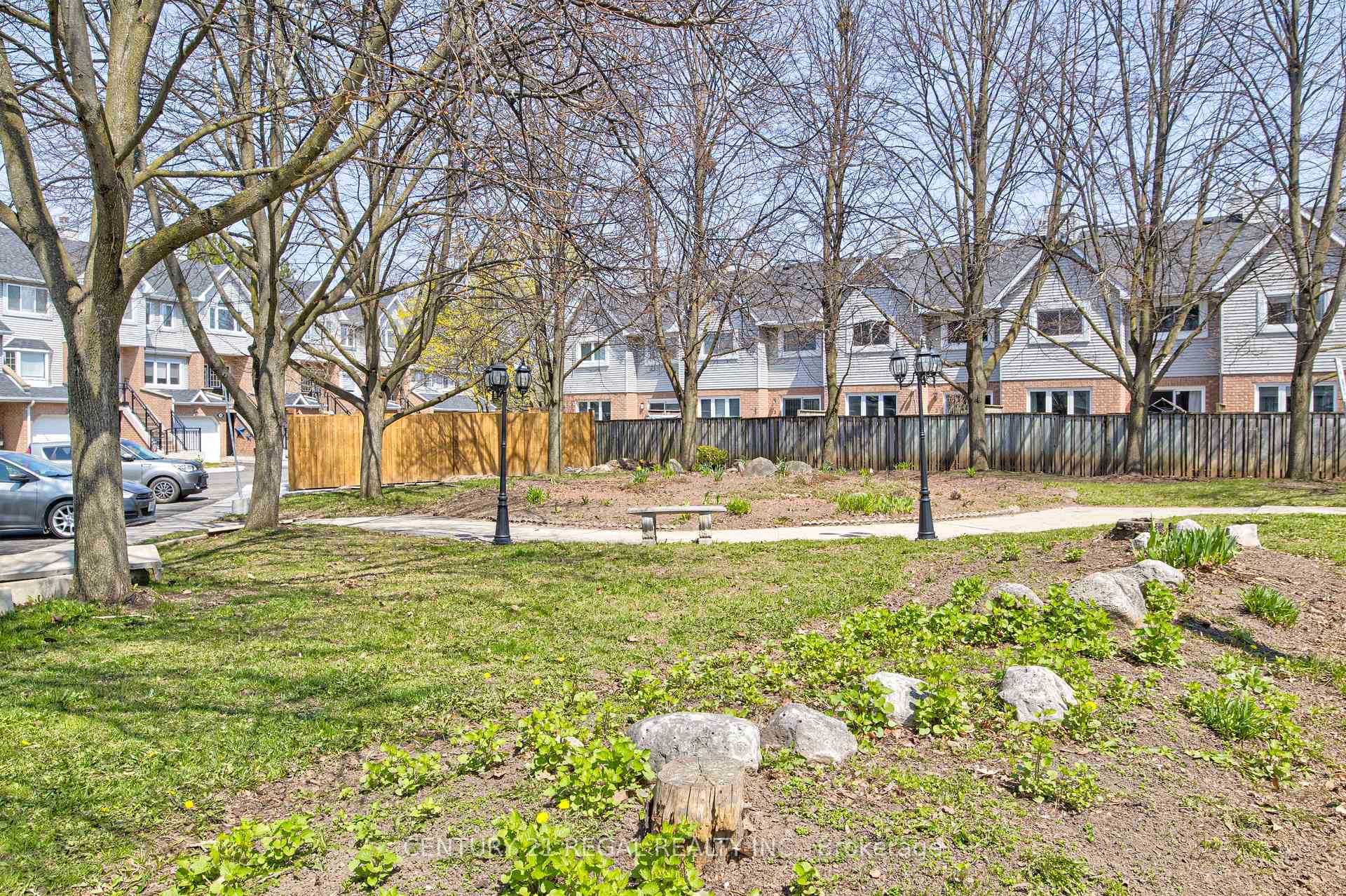 Photo 23 of Unit 15, 310 Christopher Drive, Cambridge, Christopher-Champlain — HOMEH