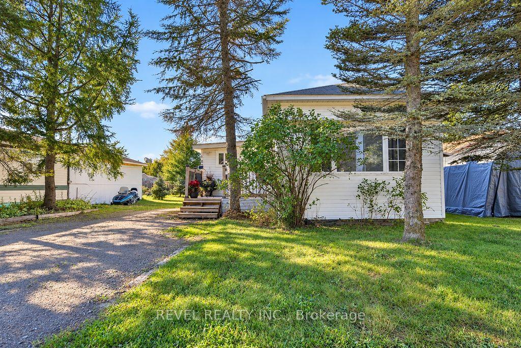 Photo 3 of 102 Notre Dame Place, Timmins, MTJ - Trailer Parks — HOMEH