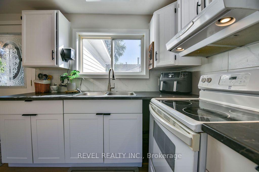 Photo 15 of 102 Notre Dame Place, Timmins, MTJ - Trailer Parks — HOMEH
