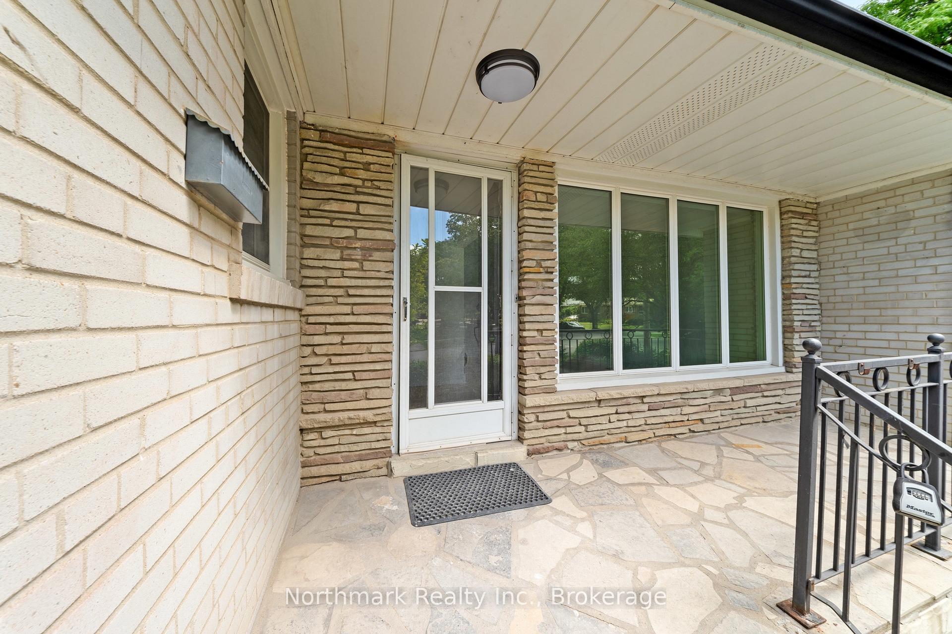 Photo 2 of 48 Benway Drive, Etobicoke, Rexdale-Kipling — HOMEH