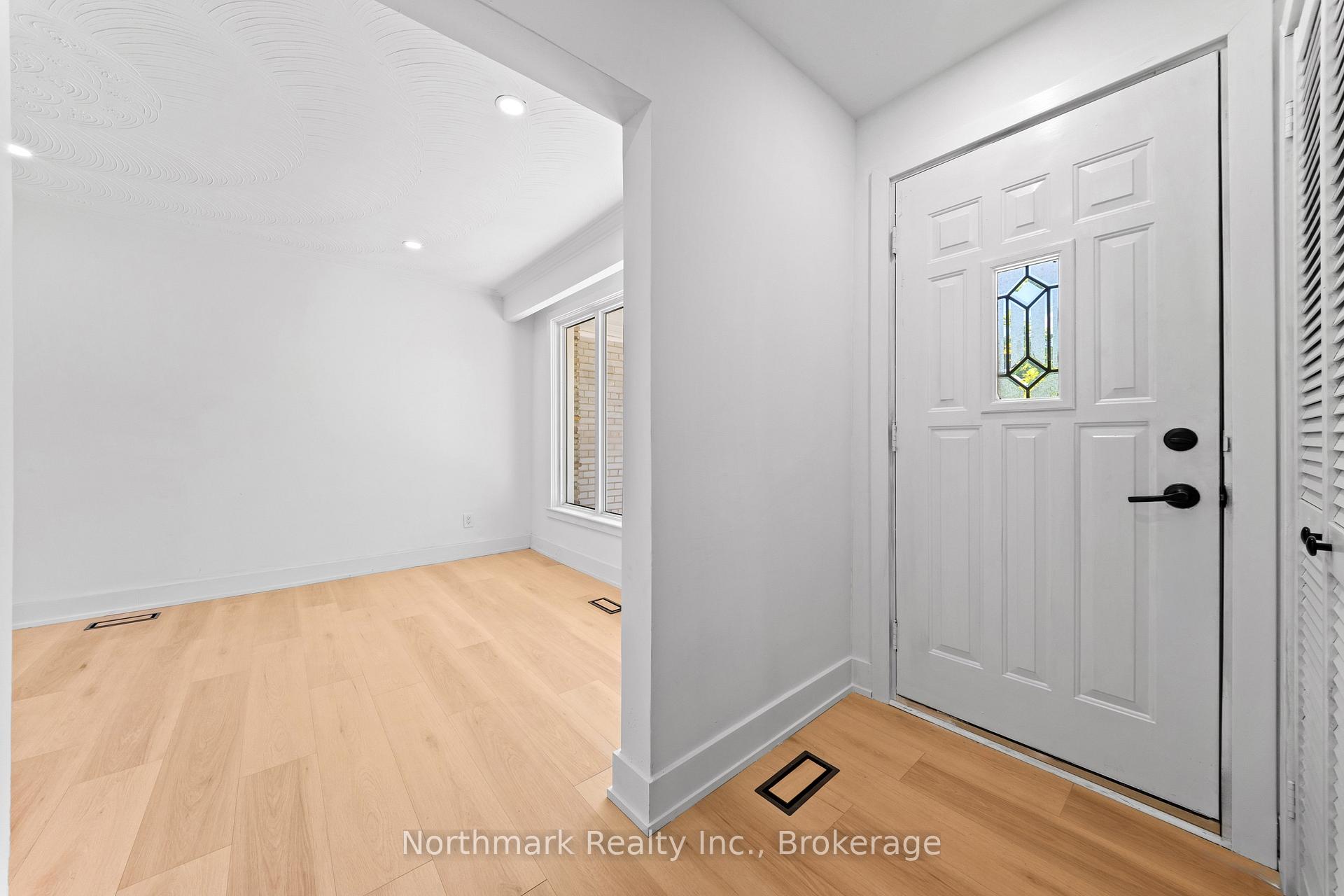Photo 3 of 48 Benway Drive, Etobicoke, Rexdale-Kipling — HOMEH