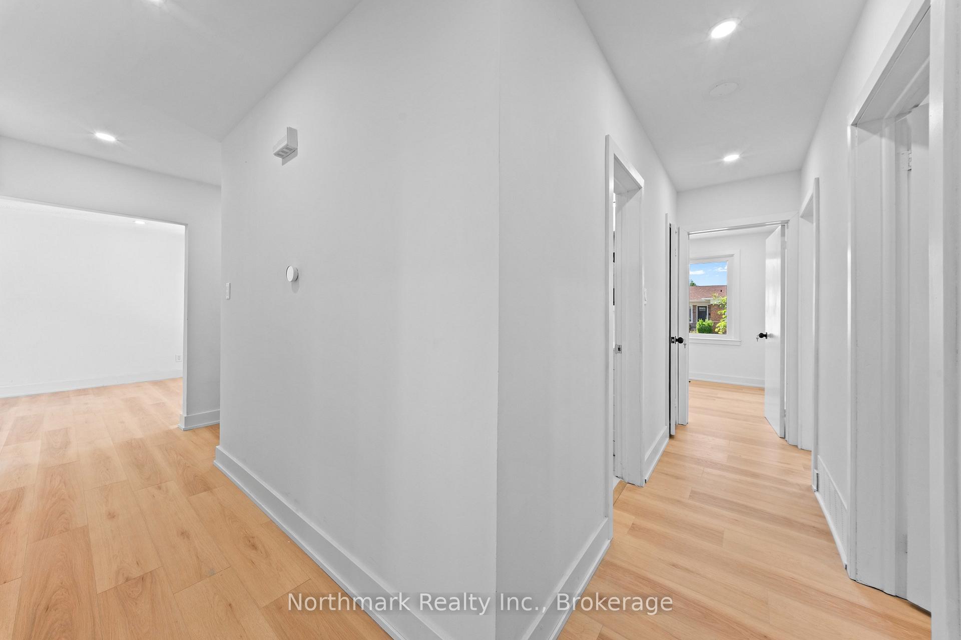 Photo 8 of 48 Benway Drive, Etobicoke, Rexdale-Kipling — HOMEH