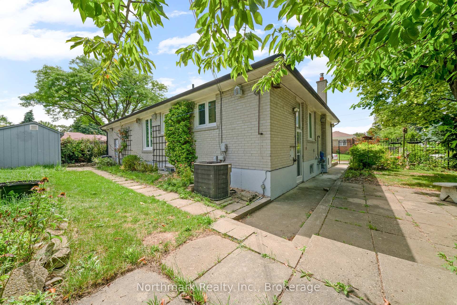 Photo 15 of 48 Benway Drive, Etobicoke, Rexdale-Kipling — HOMEH