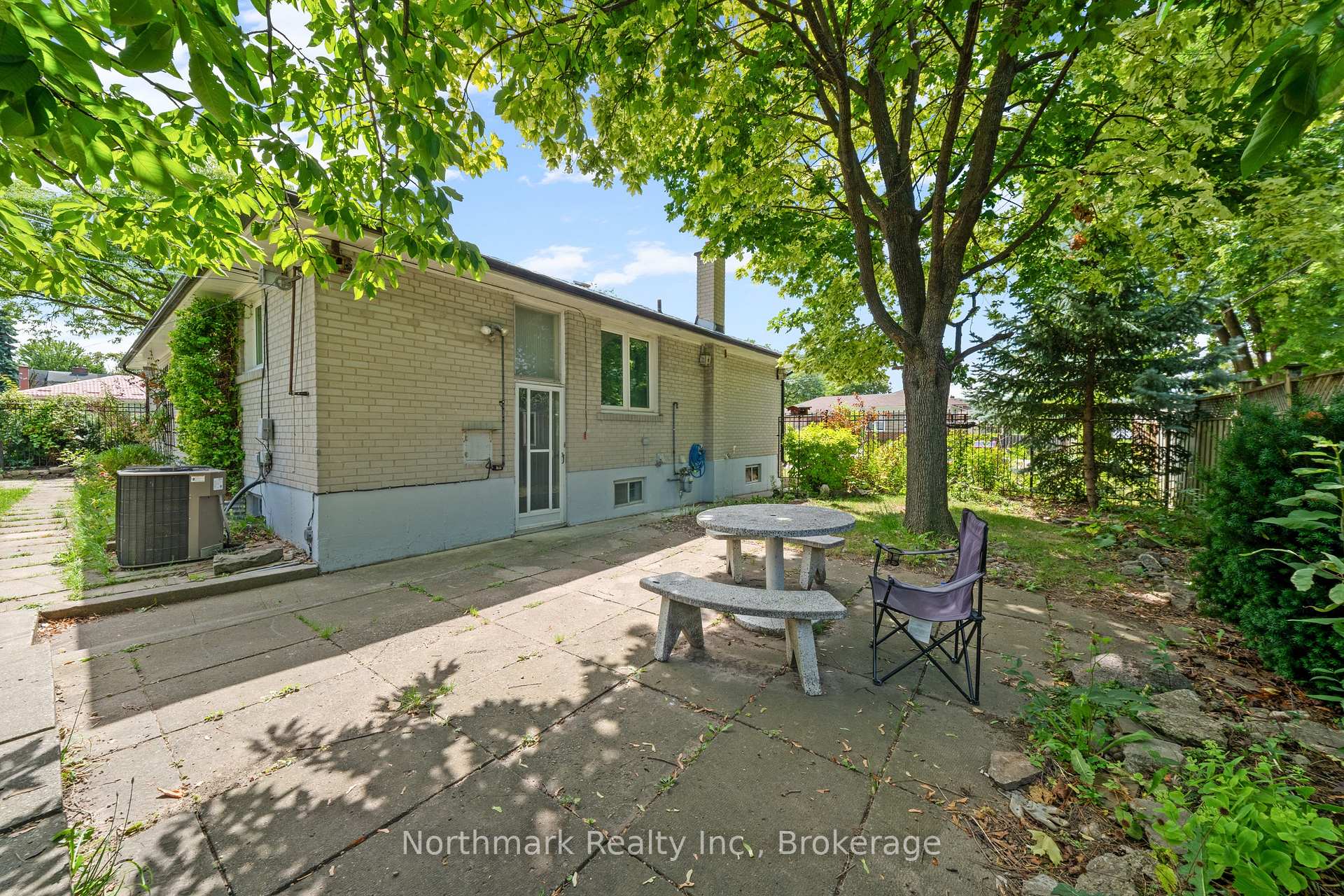 Photo 16 of 48 Benway Drive, Etobicoke, Rexdale-Kipling — HOMEH