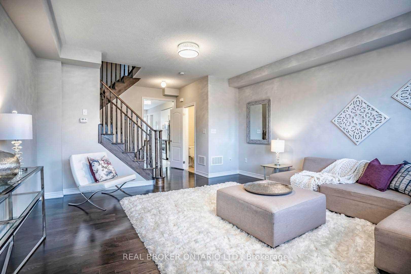 Photo 2 of 1424 Granrock Crescent, Mississauga, East Credit — HOMEH