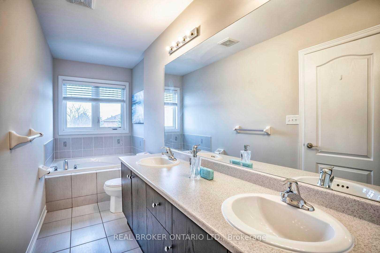Photo 9 of 1424 Granrock Crescent, Mississauga, East Credit — HOMEH