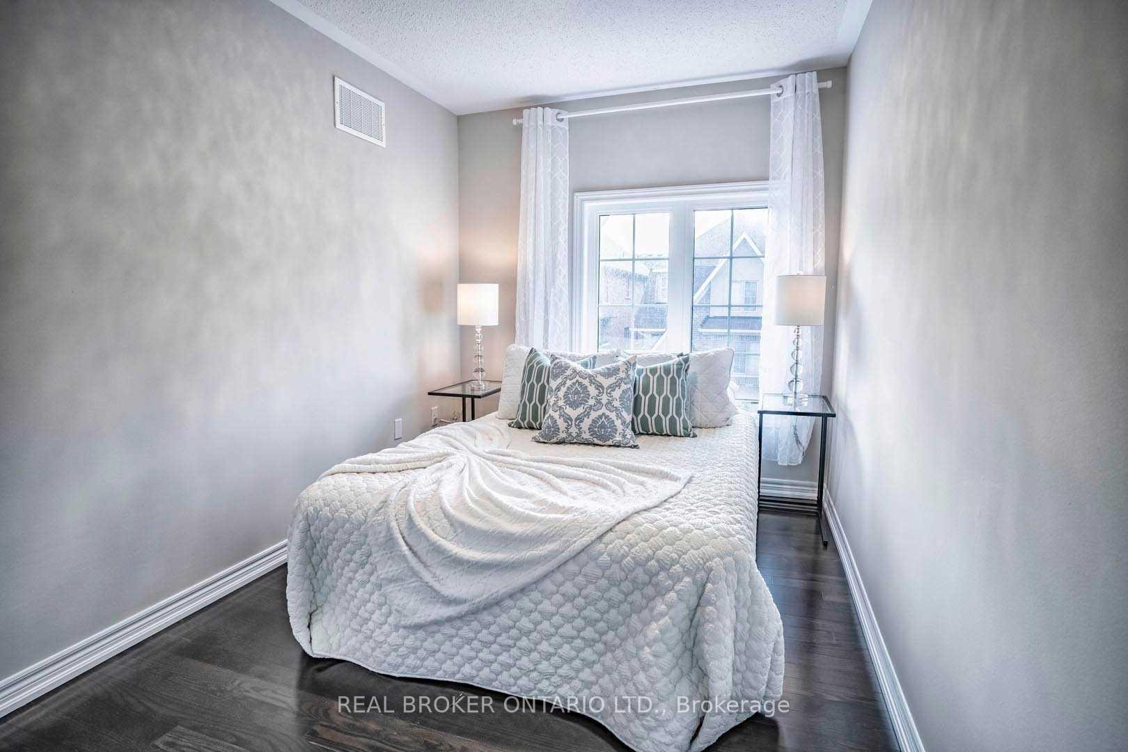 Photo 10 of 1424 Granrock Crescent, Mississauga, East Credit — HOMEH