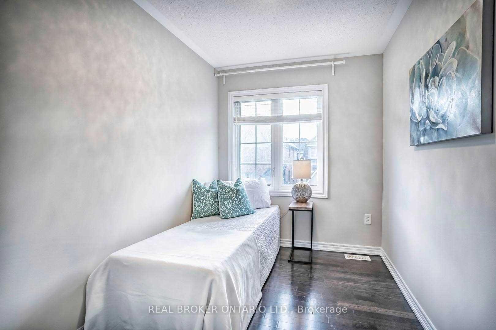 Photo 11 of 1424 Granrock Crescent, Mississauga, East Credit — HOMEH