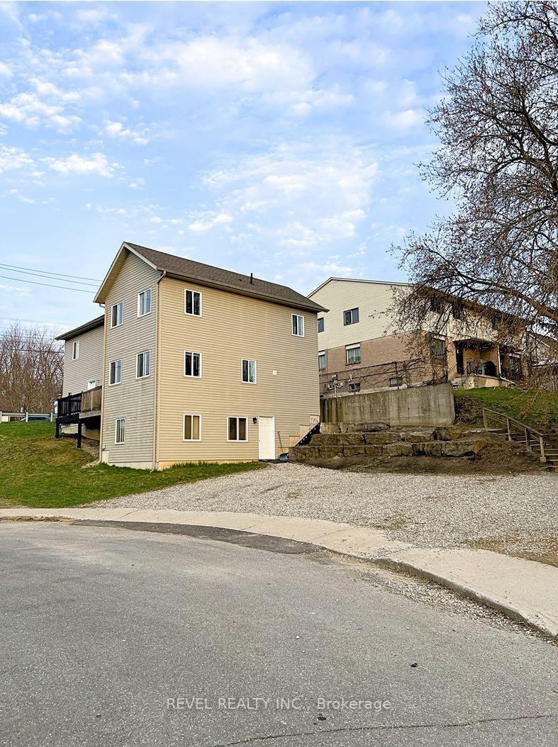 Photo 18 of Unit 2, 20 Puleston Street, Brantford, East Ward — HOMEH