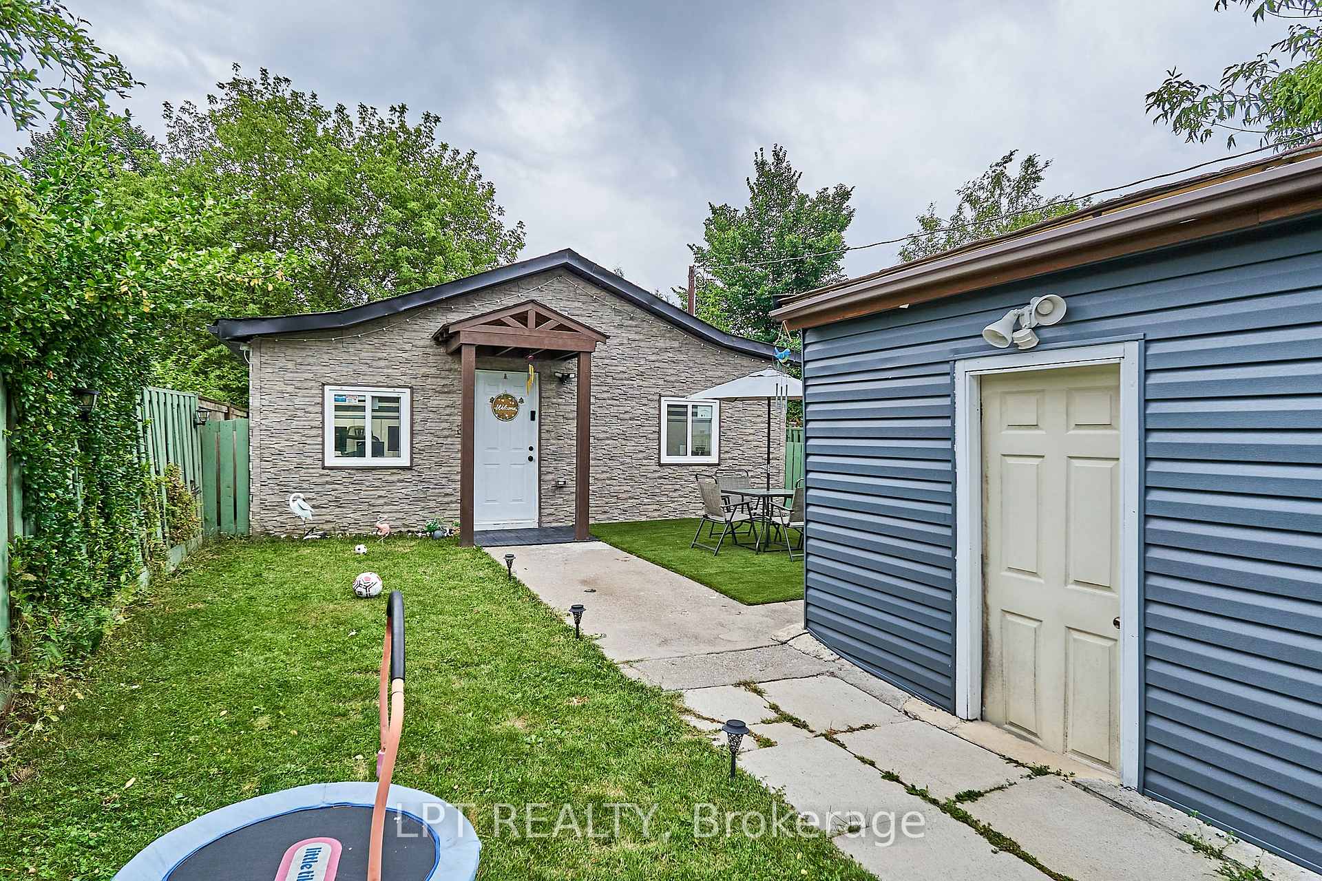 Photo 2 of 15 Knights Road, Oshawa, Lakeview — HOMEH