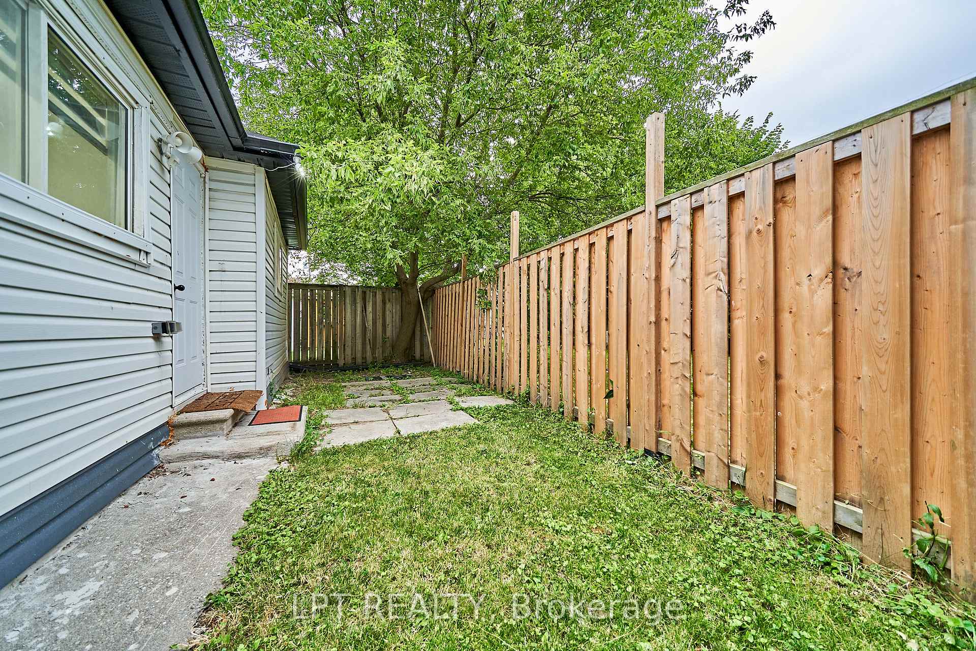 Photo 4 of 15 Knights Road, Oshawa, Lakeview — HOMEH