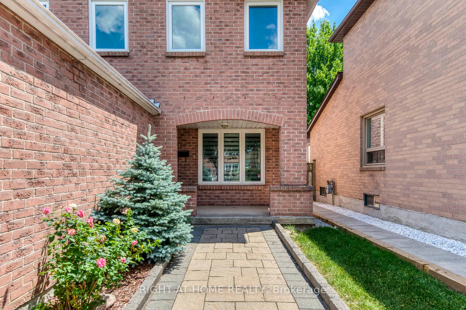 Photo 3 of 17 Nickel Crescent, Brampton, Westgate — HOMEH