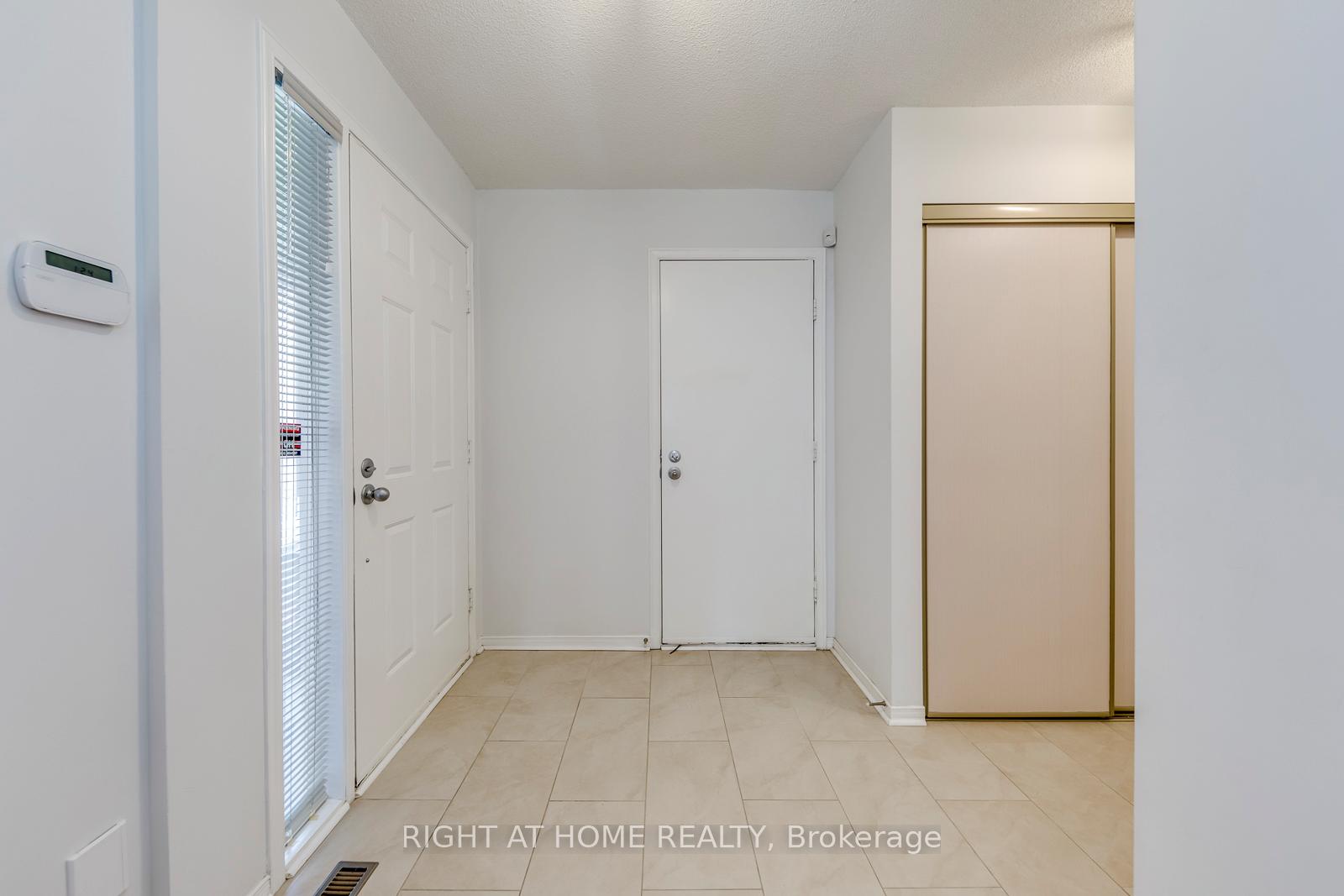Photo 4 of 17 Nickel Crescent, Brampton, Westgate — HOMEH