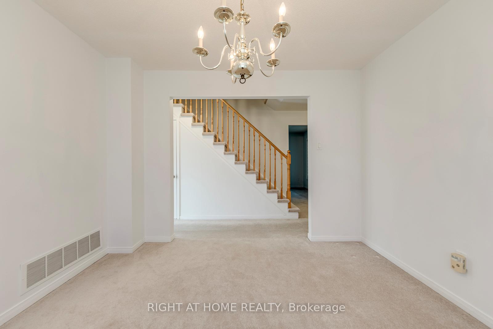 Photo 9 of 17 Nickel Crescent, Brampton, Westgate — HOMEH