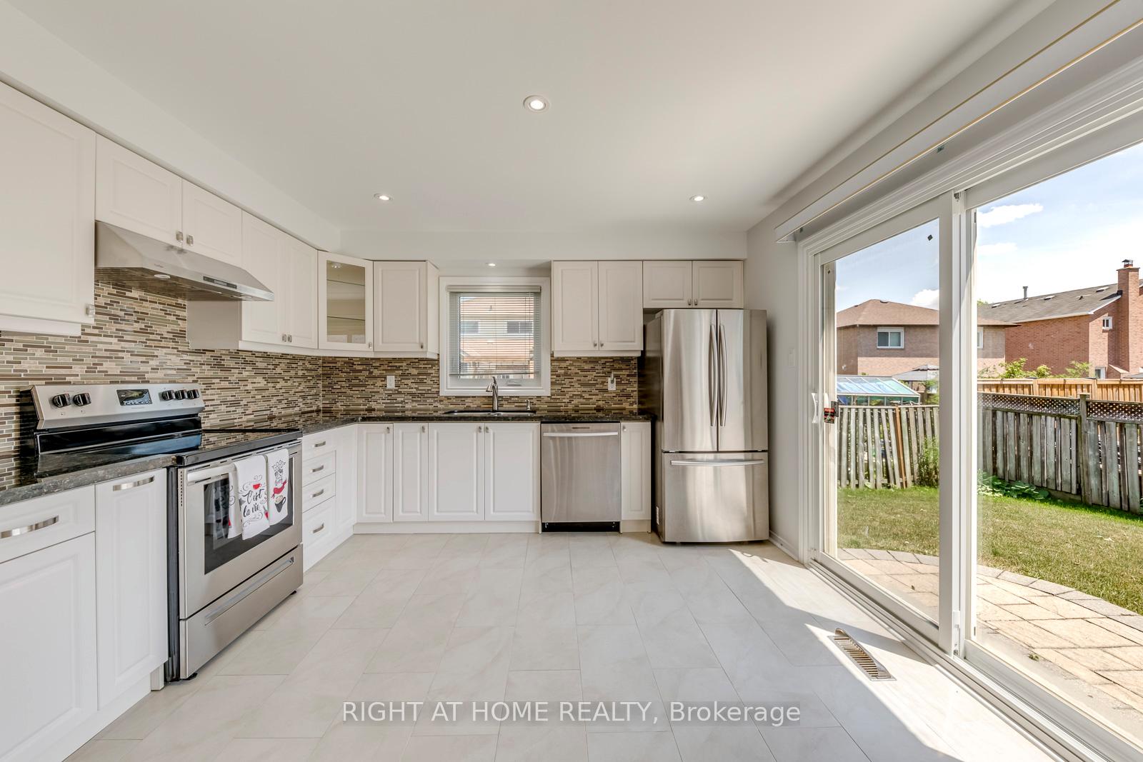 Photo 12 of 17 Nickel Crescent, Brampton, Westgate — HOMEH