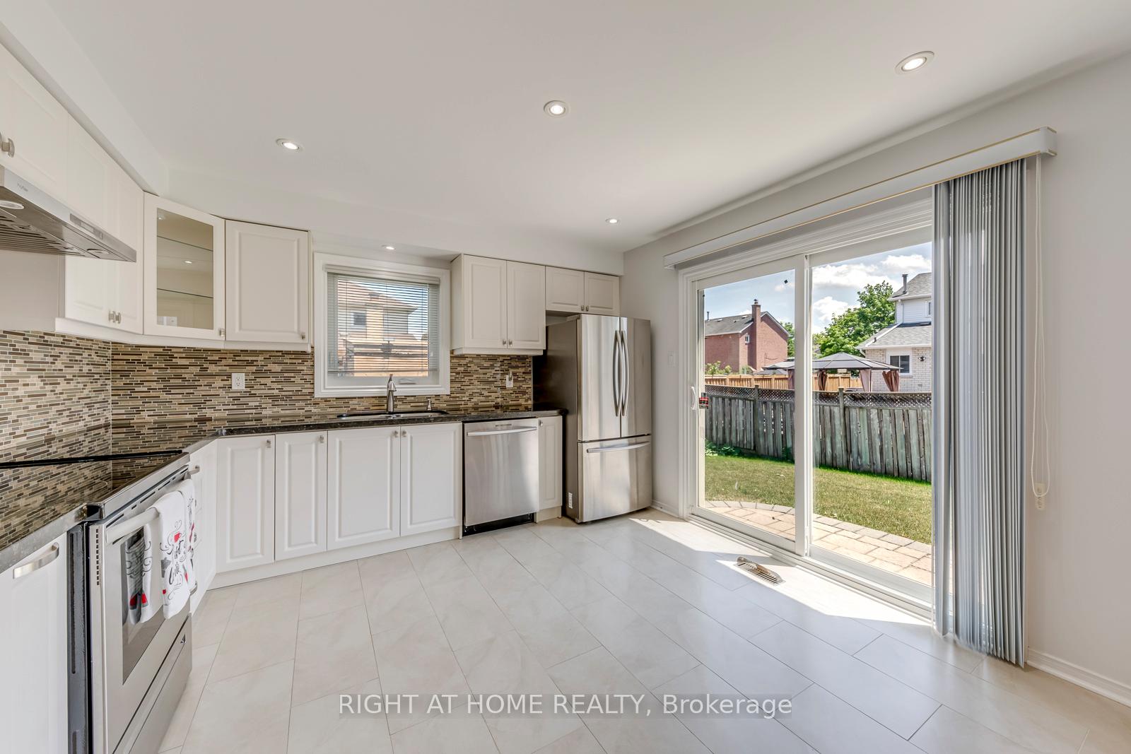 Photo 13 of 17 Nickel Crescent, Brampton, Westgate — HOMEH