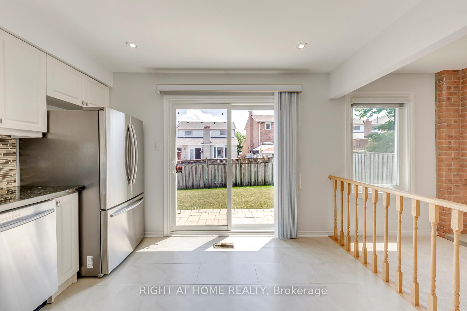 Photo 14 of 17 Nickel Crescent, Brampton, Westgate — HOMEH