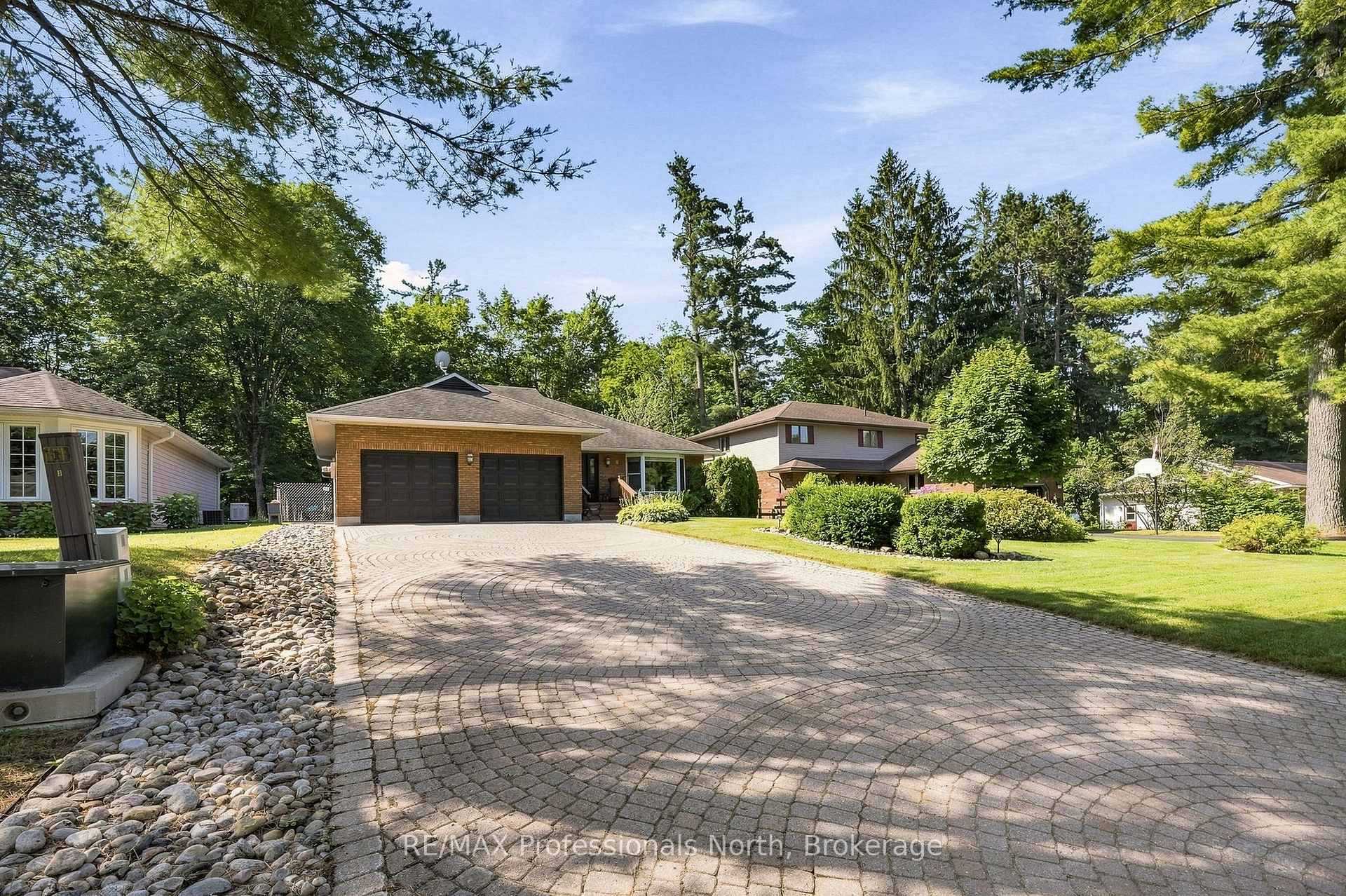 Photo 4 of 8 Palmer Court, Bracebridge, Macaulay — HOMEH