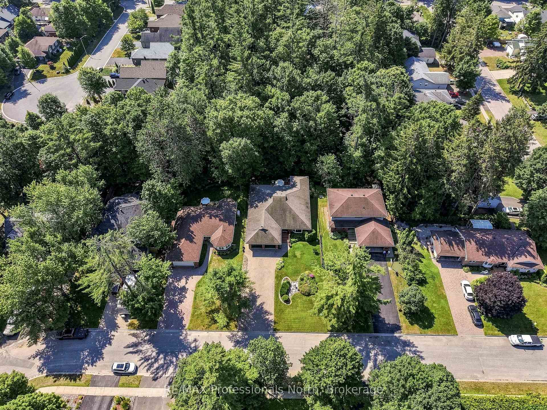 Photo 6 of 8 Palmer Court, Bracebridge, Macaulay — HOMEH