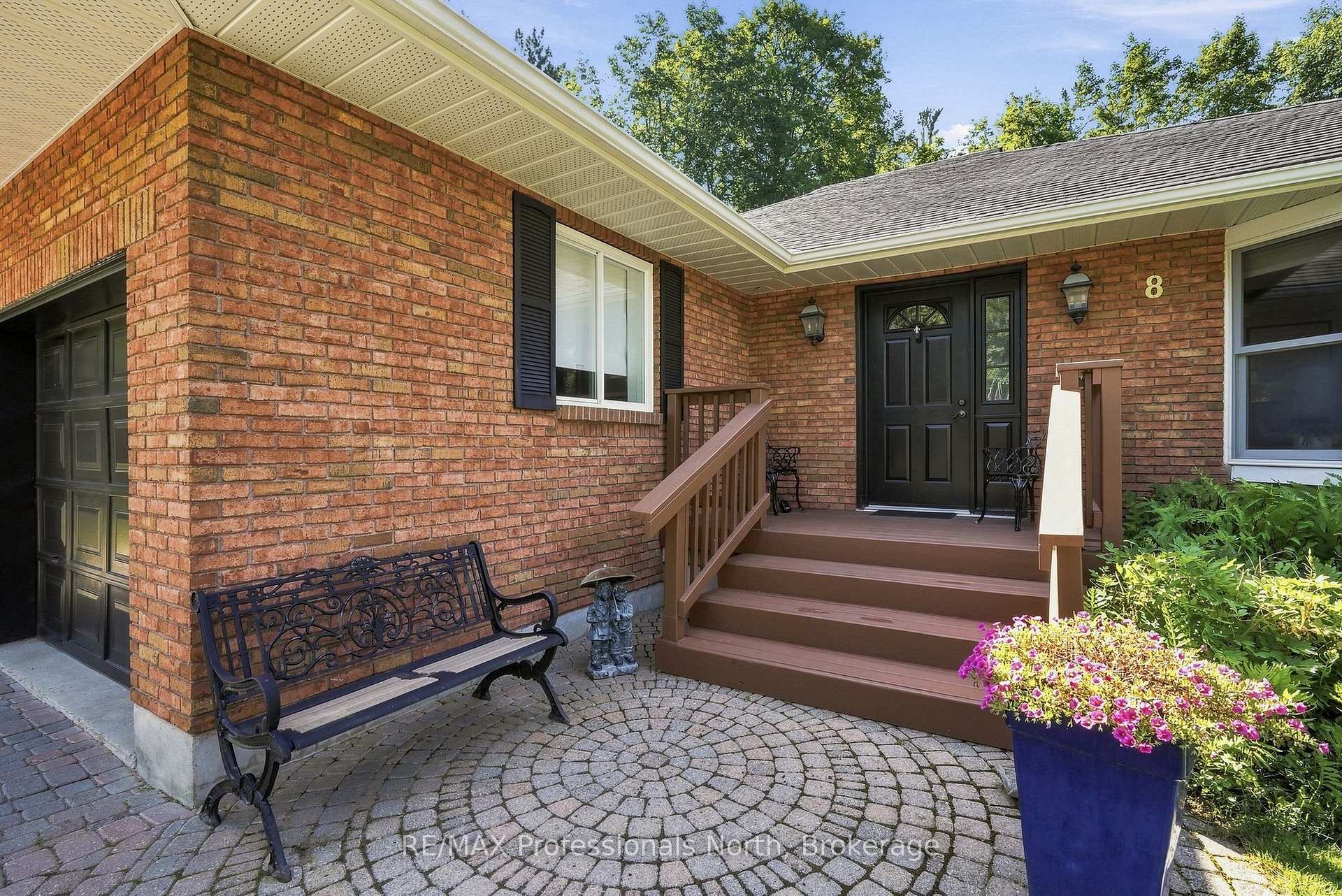 Photo 7 of 8 Palmer Court, Bracebridge, Macaulay — HOMEH