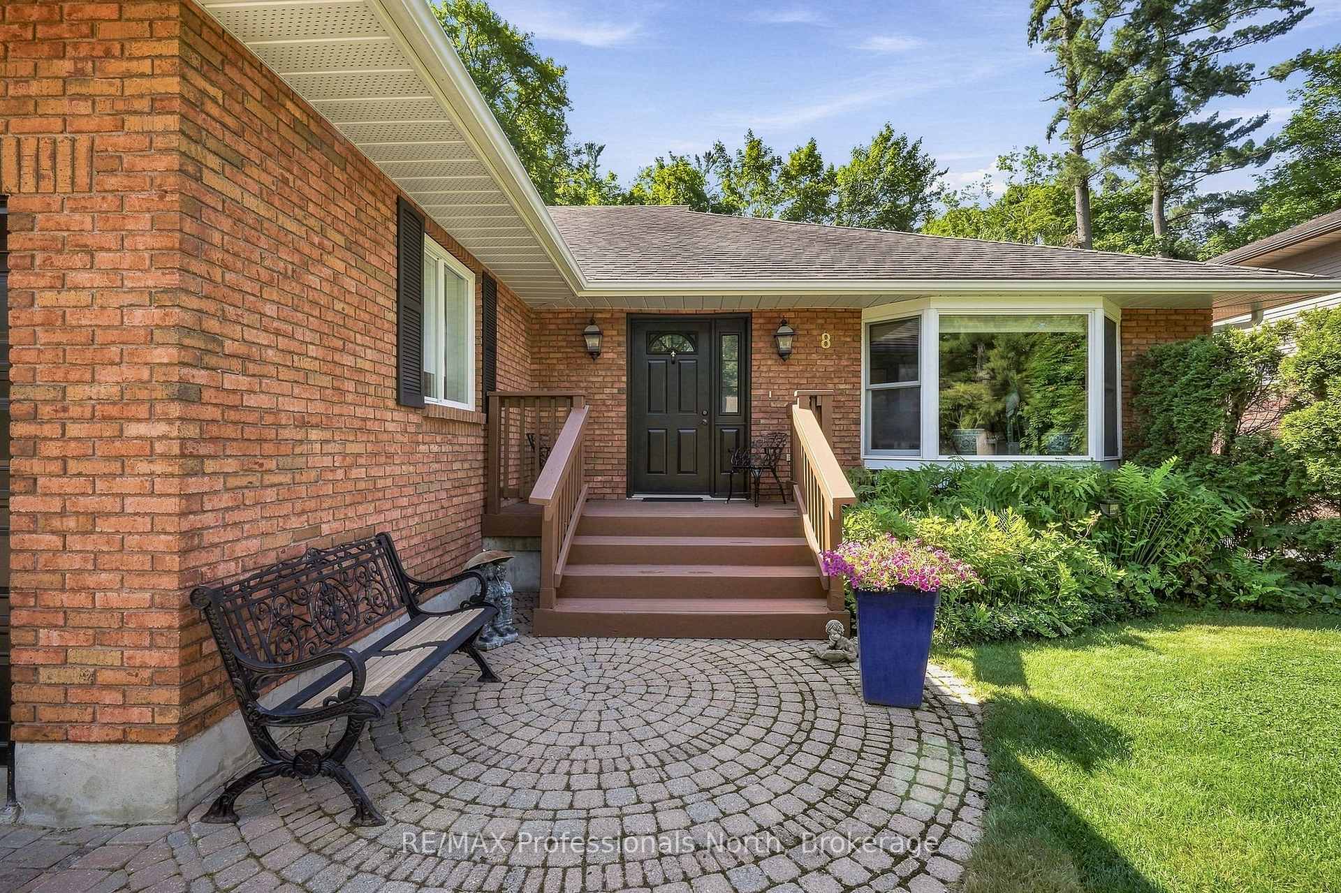 Photo 8 of 8 Palmer Court, Bracebridge, Macaulay — HOMEH