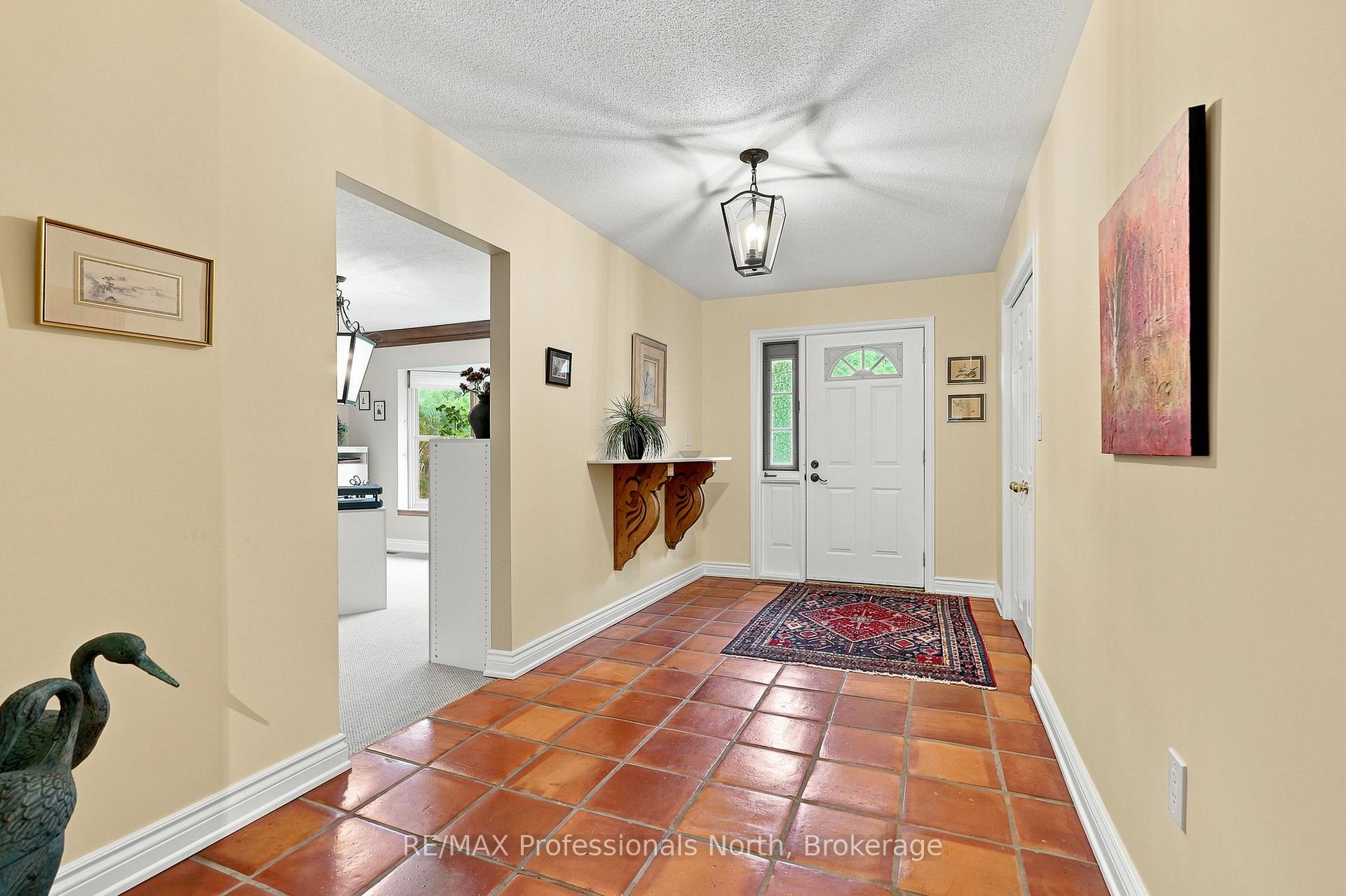 Photo 9 of 8 Palmer Court, Bracebridge, Macaulay — HOMEH