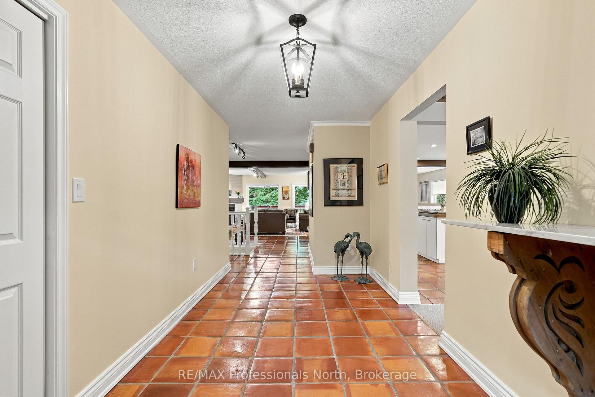 Photo 10 of 8 Palmer Court, Bracebridge, Macaulay — HOMEH