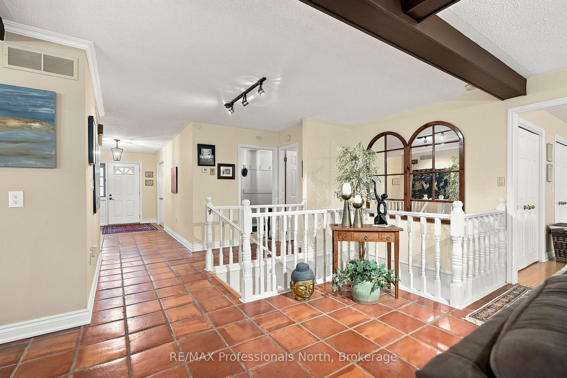 Photo 11 of 8 Palmer Court, Bracebridge, Macaulay — HOMEH