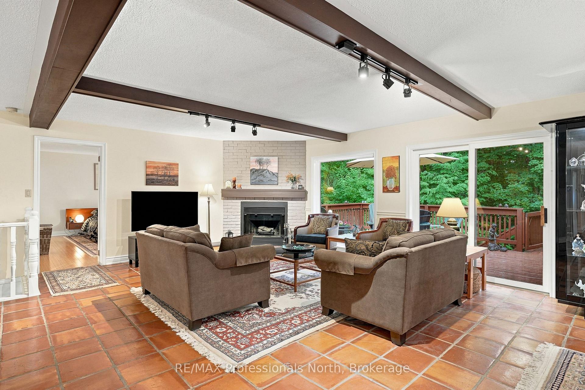 Photo 12 of 8 Palmer Court, Bracebridge, Macaulay — HOMEH