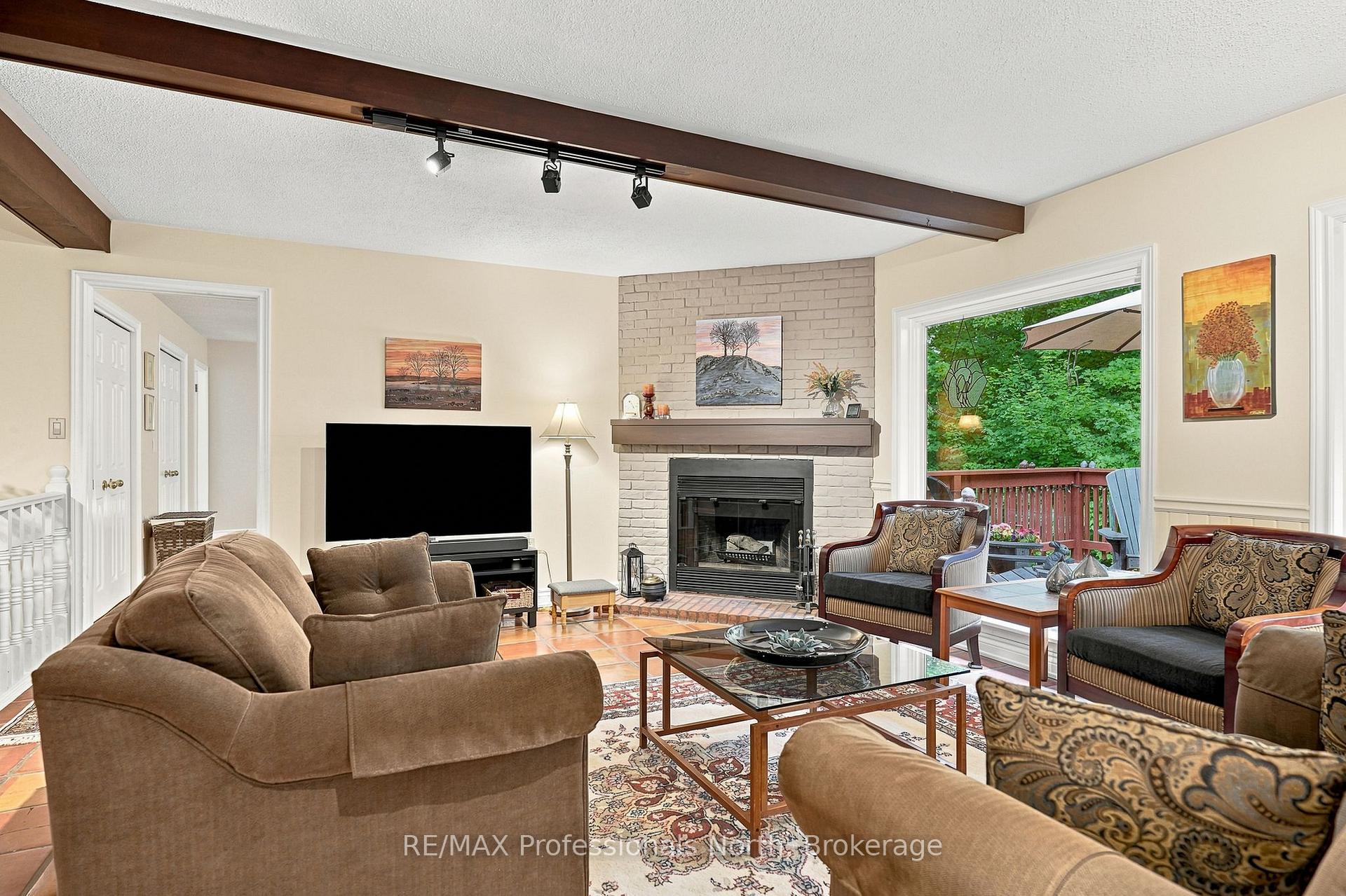 Photo 13 of 8 Palmer Court, Bracebridge, Macaulay — HOMEH