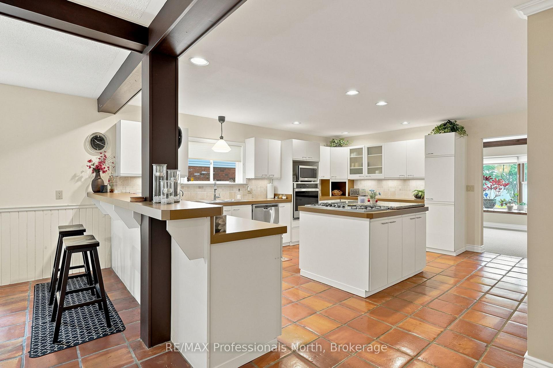 Photo 23 of 8 Palmer Court, Bracebridge, Macaulay — HOMEH