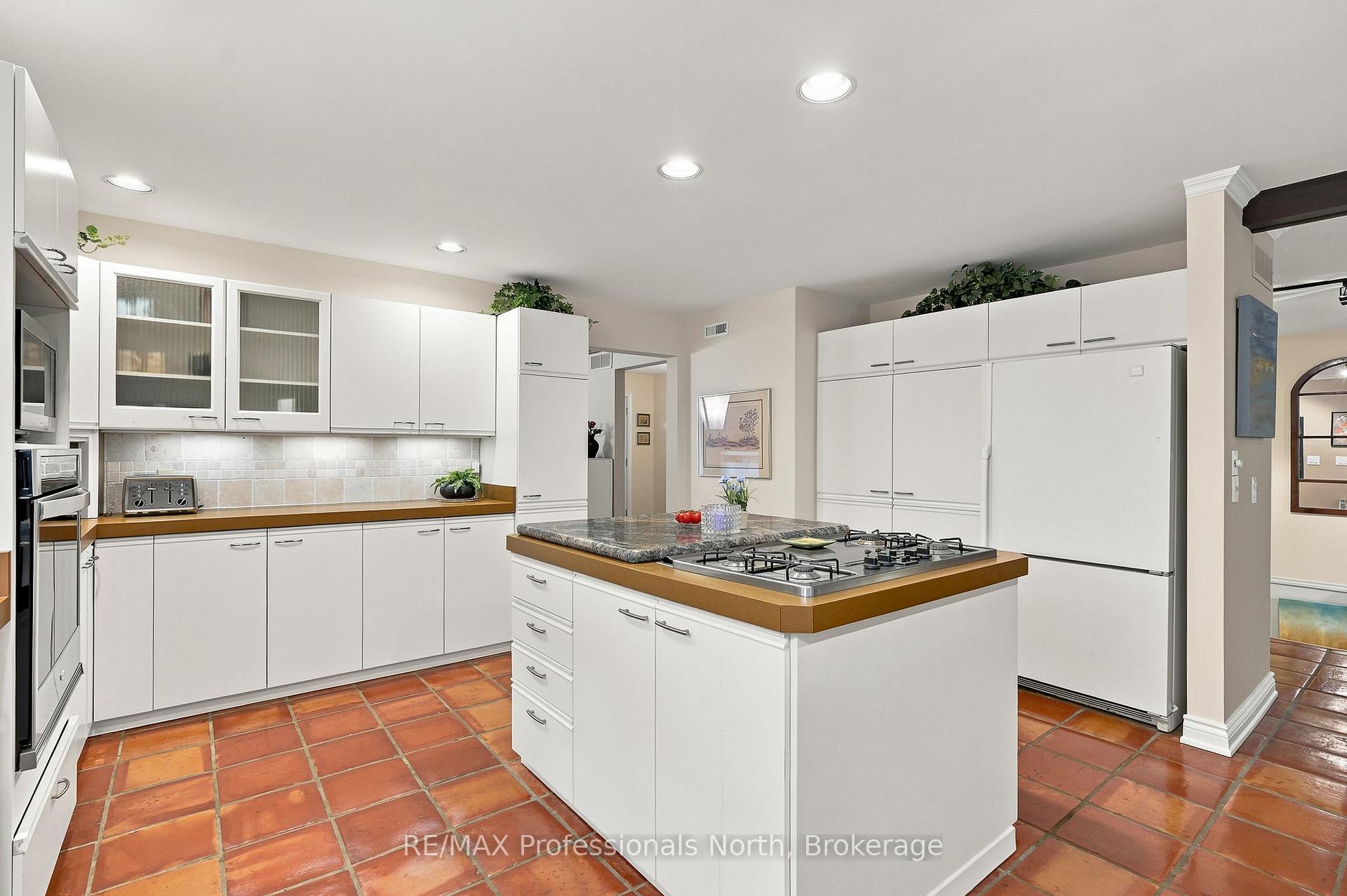 Photo 25 of 8 Palmer Court, Bracebridge, Macaulay — HOMEH