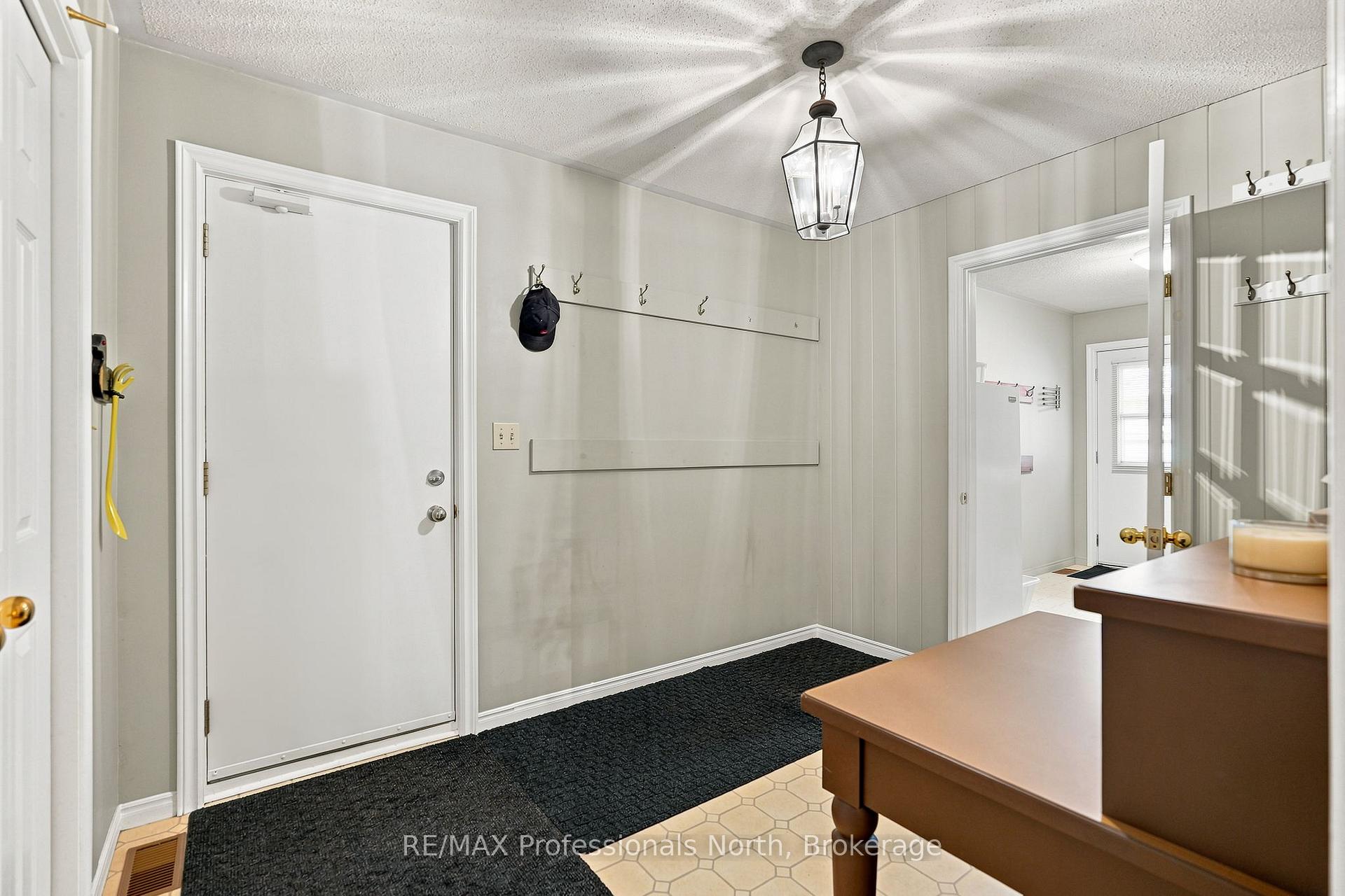 Photo 33 of 8 Palmer Court, Bracebridge, Macaulay — HOMEH