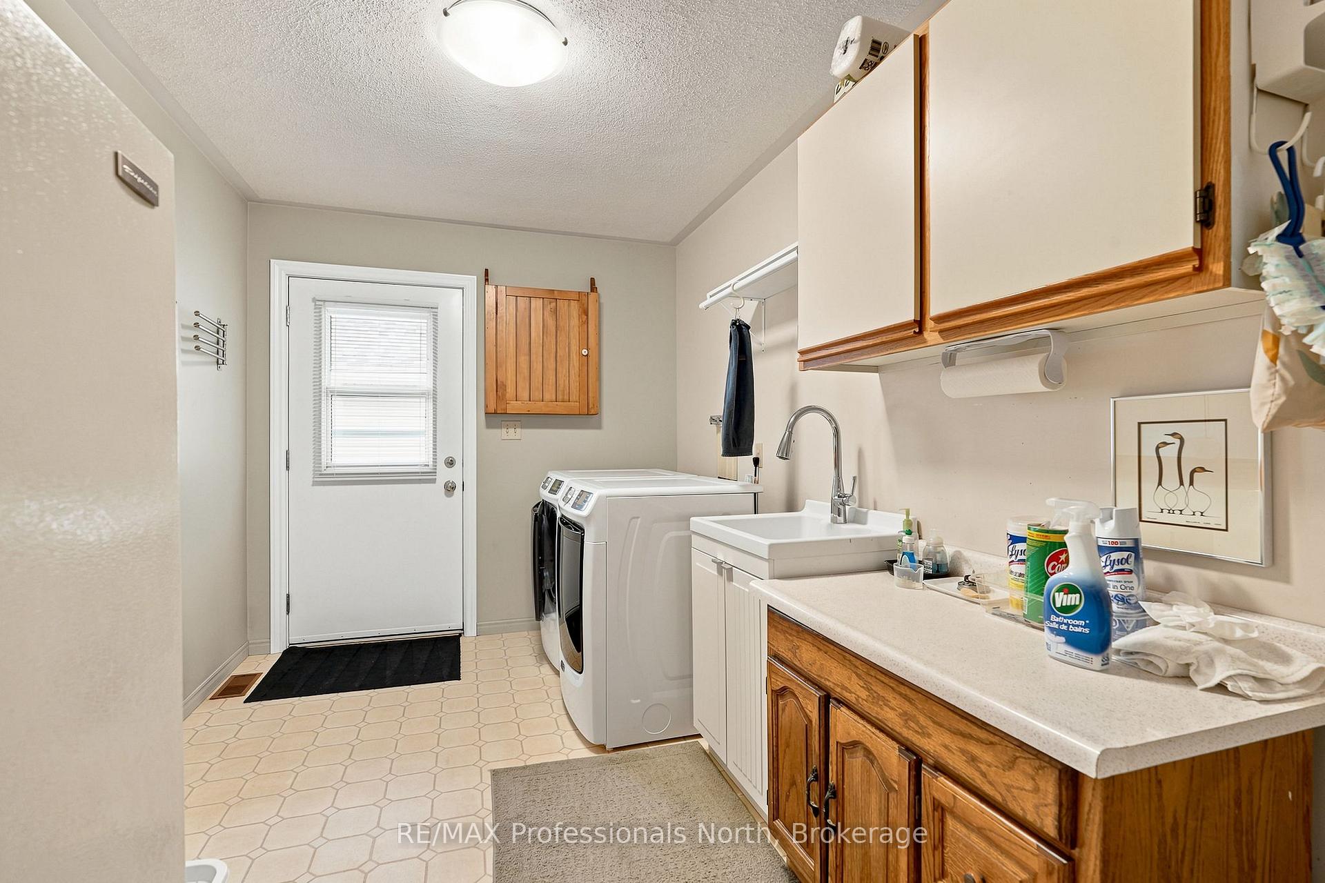 Photo 34 of 8 Palmer Court, Bracebridge, Macaulay — HOMEH