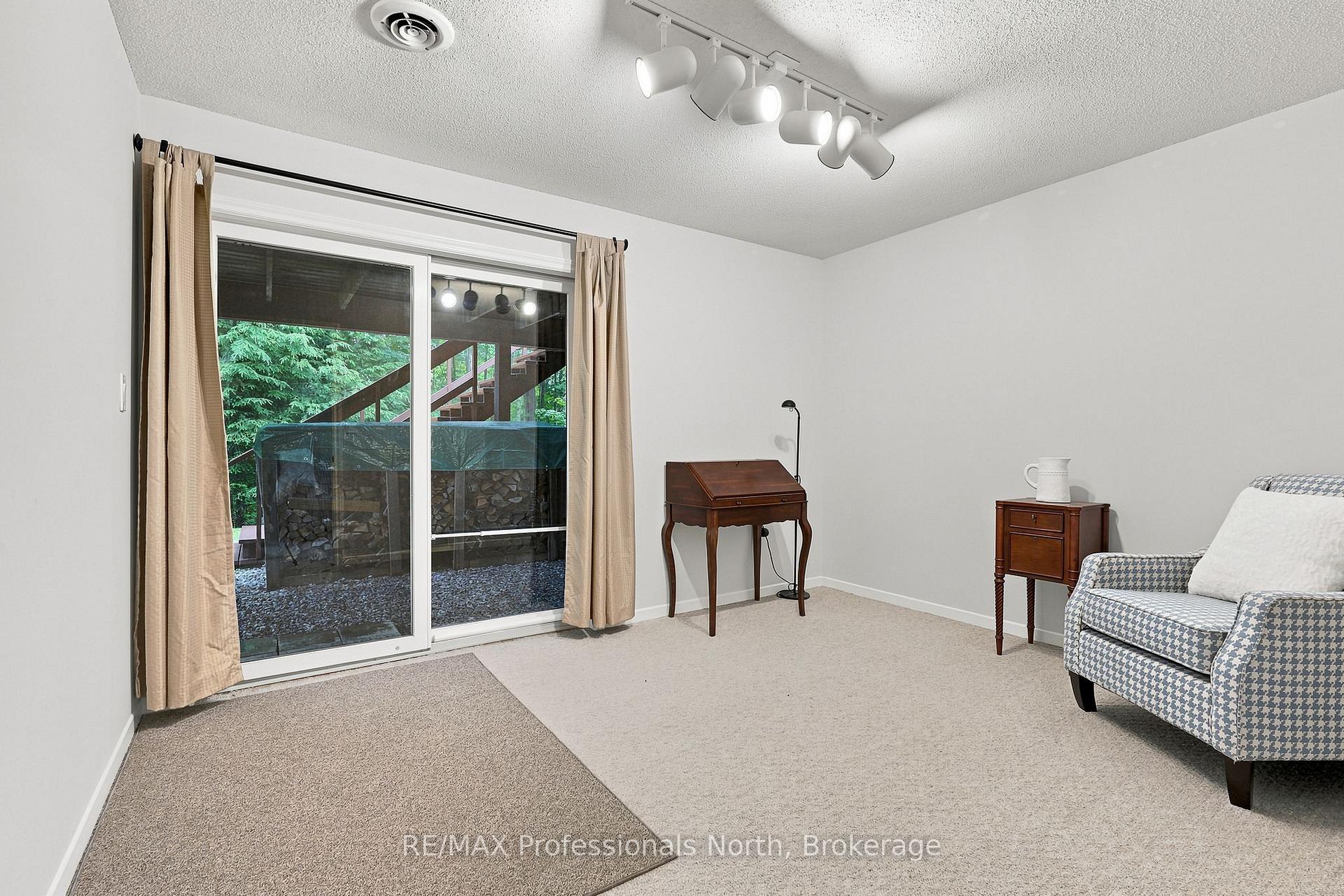 Photo 41 of 8 Palmer Court, Bracebridge, Macaulay — HOMEH