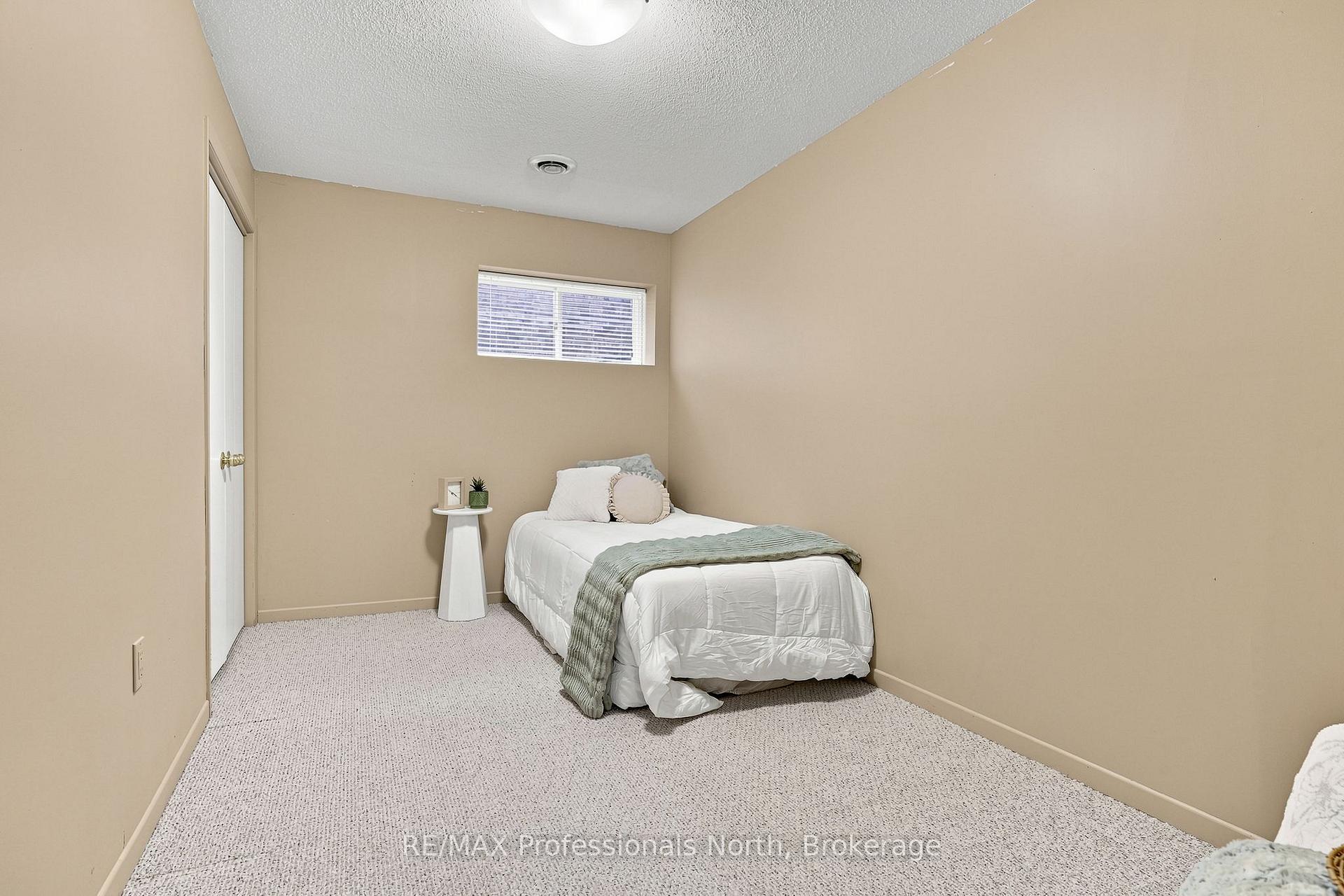 Photo 45 of 8 Palmer Court, Bracebridge, Macaulay — HOMEH