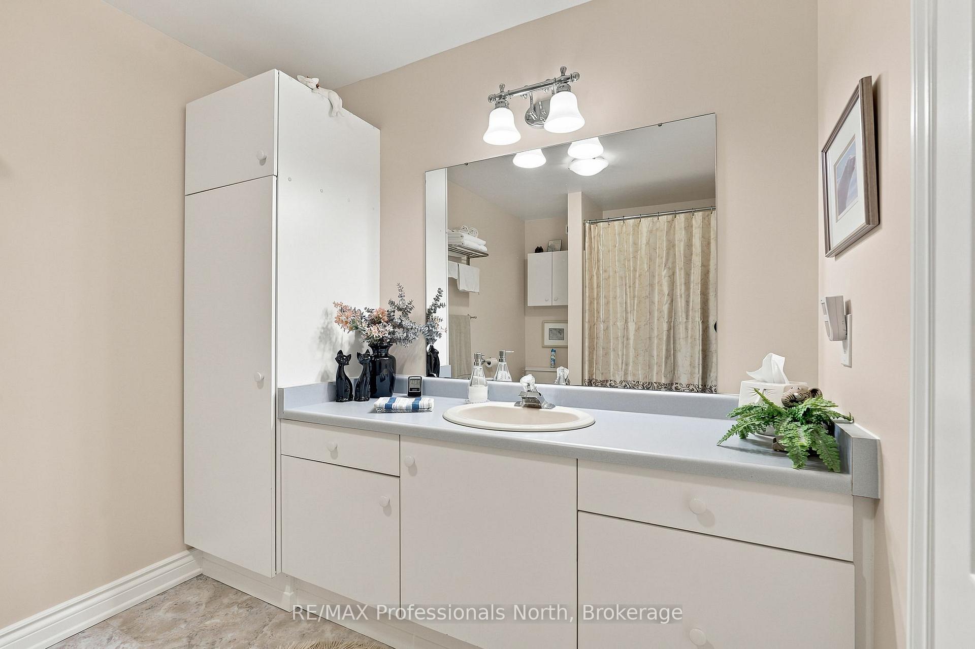 Photo 47 of 8 Palmer Court, Bracebridge, Macaulay — HOMEH