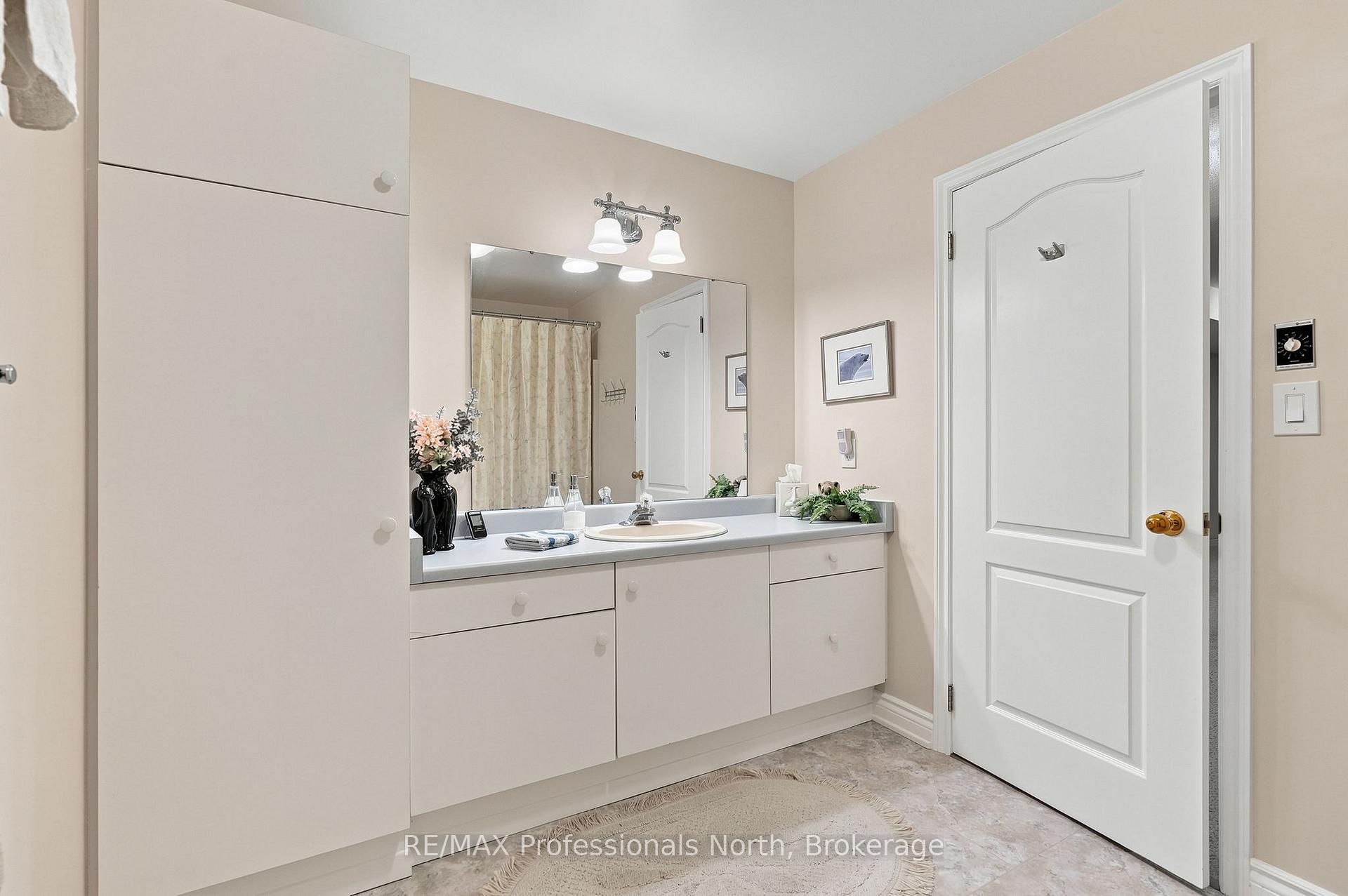 Photo 48 of 8 Palmer Court, Bracebridge, Macaulay — HOMEH