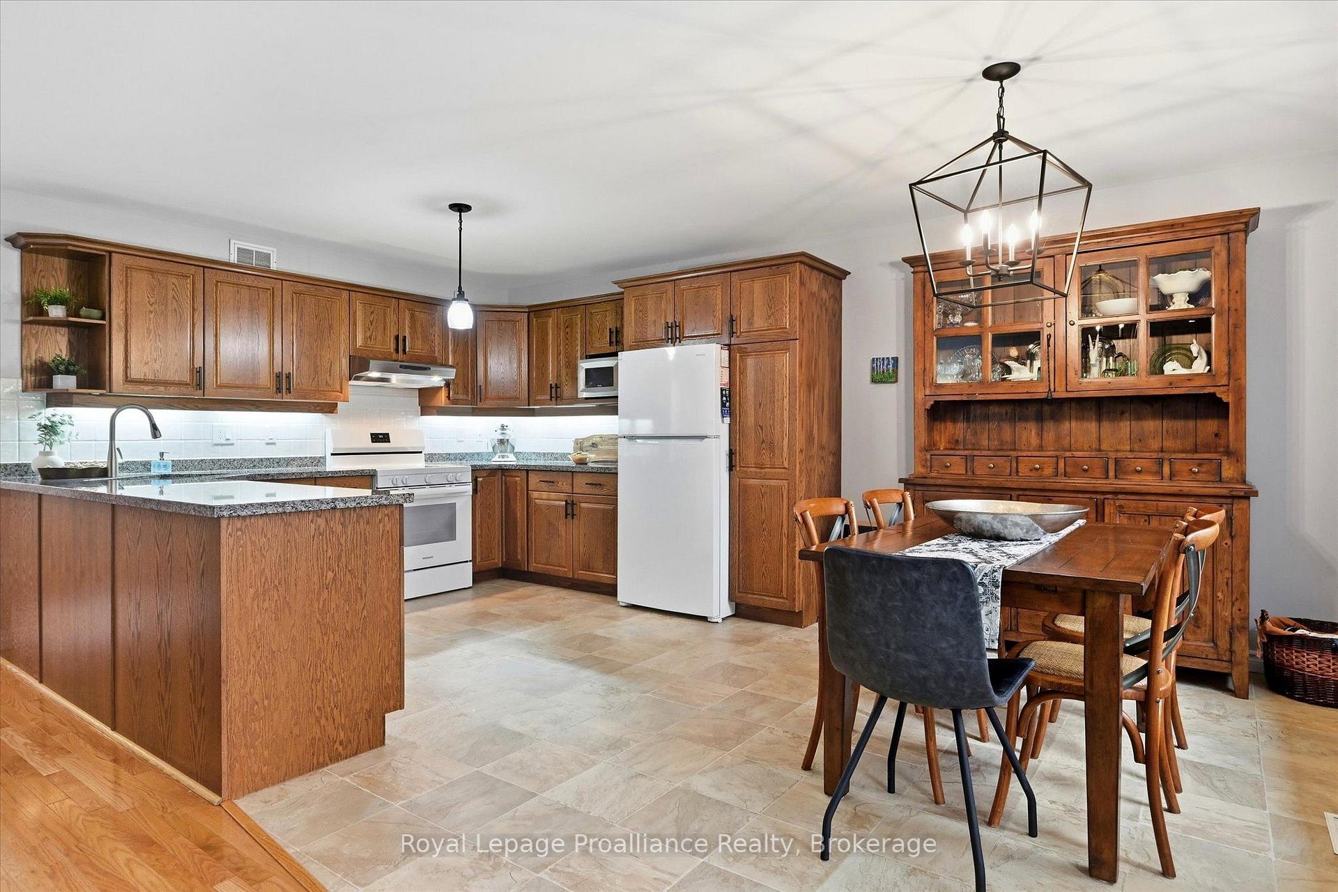 Photo 12 of 2979 Jennifer Drive, Peterborough, Northcrest Ward 5 — HOMEH