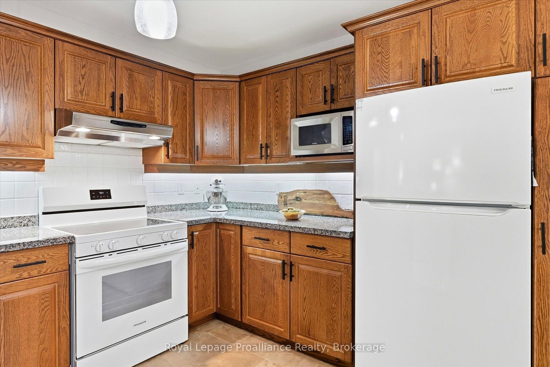 Photo 17 of 2979 Jennifer Drive, Peterborough, Northcrest Ward 5 — HOMEH