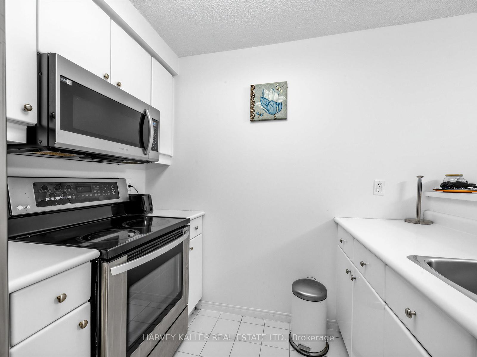 Photo 9 of Unit 705, 10 Yonge Street, Toronto, Waterfront Communities — HOMEH