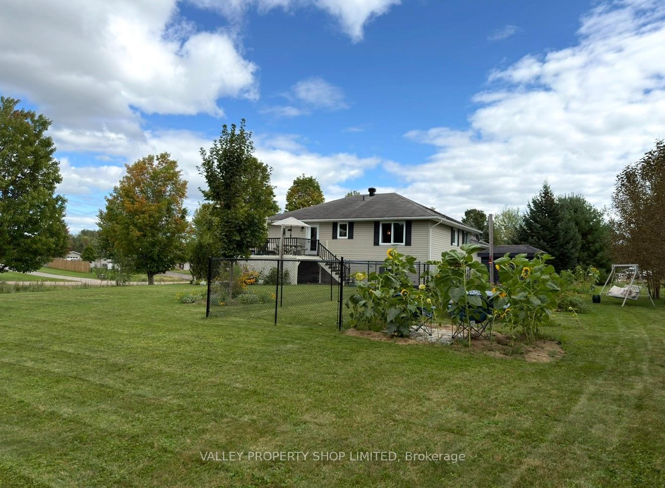 Photo 25 of 10 Kirk Court, North Algona Wilberforce, North Algona/Wilberforce Twp — HOMEH