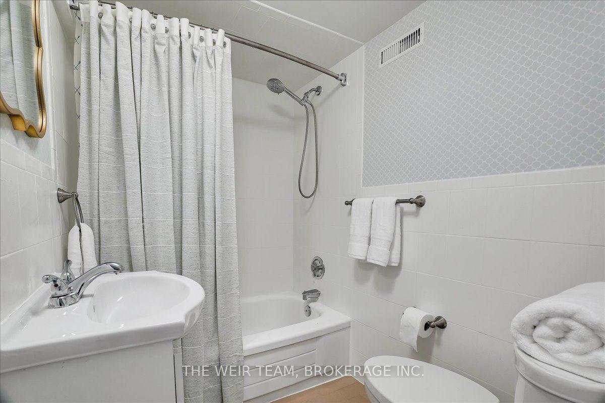 Photo 29 of 25 Oak Park Avenue, Toronto, East End-Danforth — HOMEH
